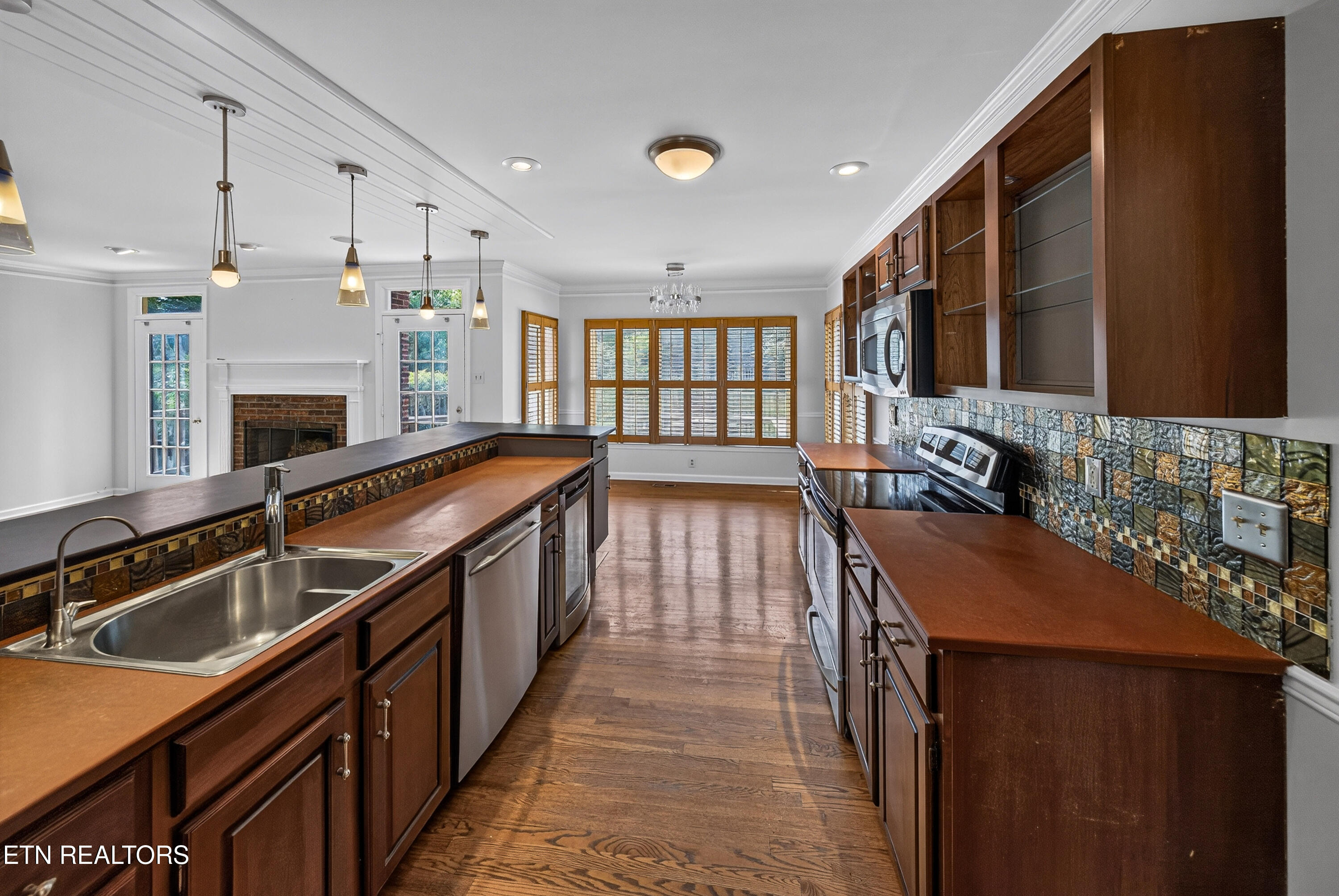 6812 Glenbrook Drive
