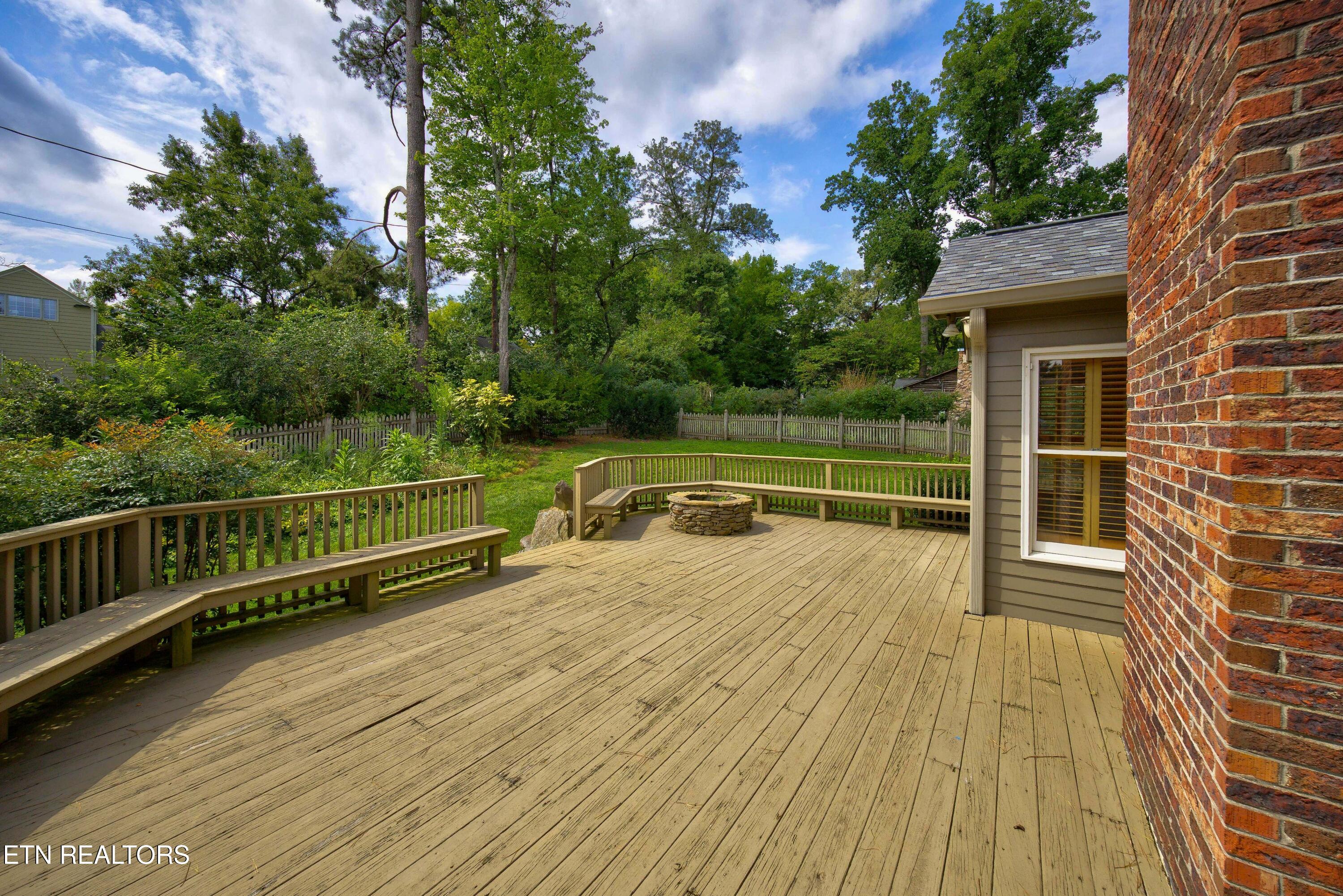 6812 Glenbrook Drive