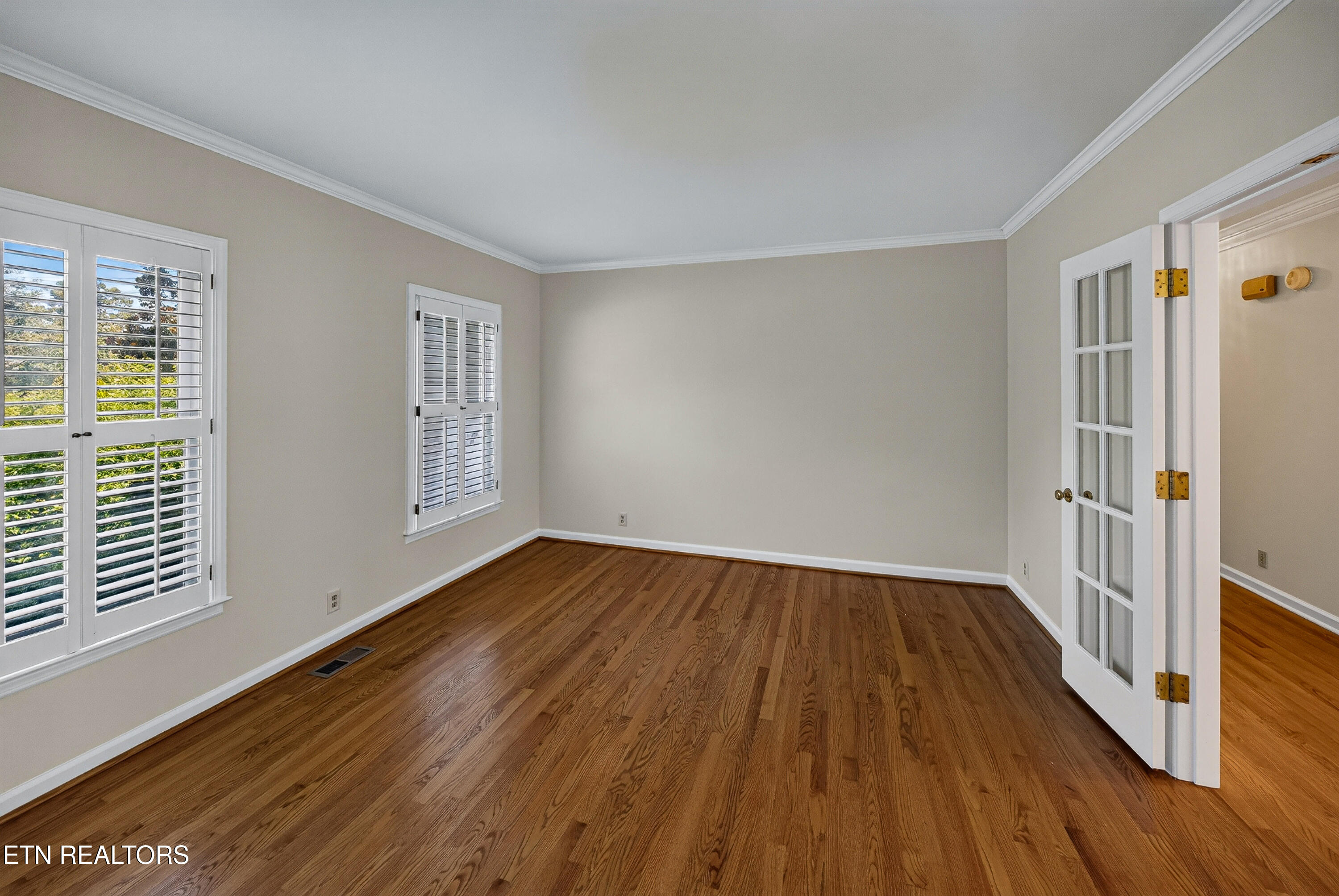 6812 Glenbrook Drive