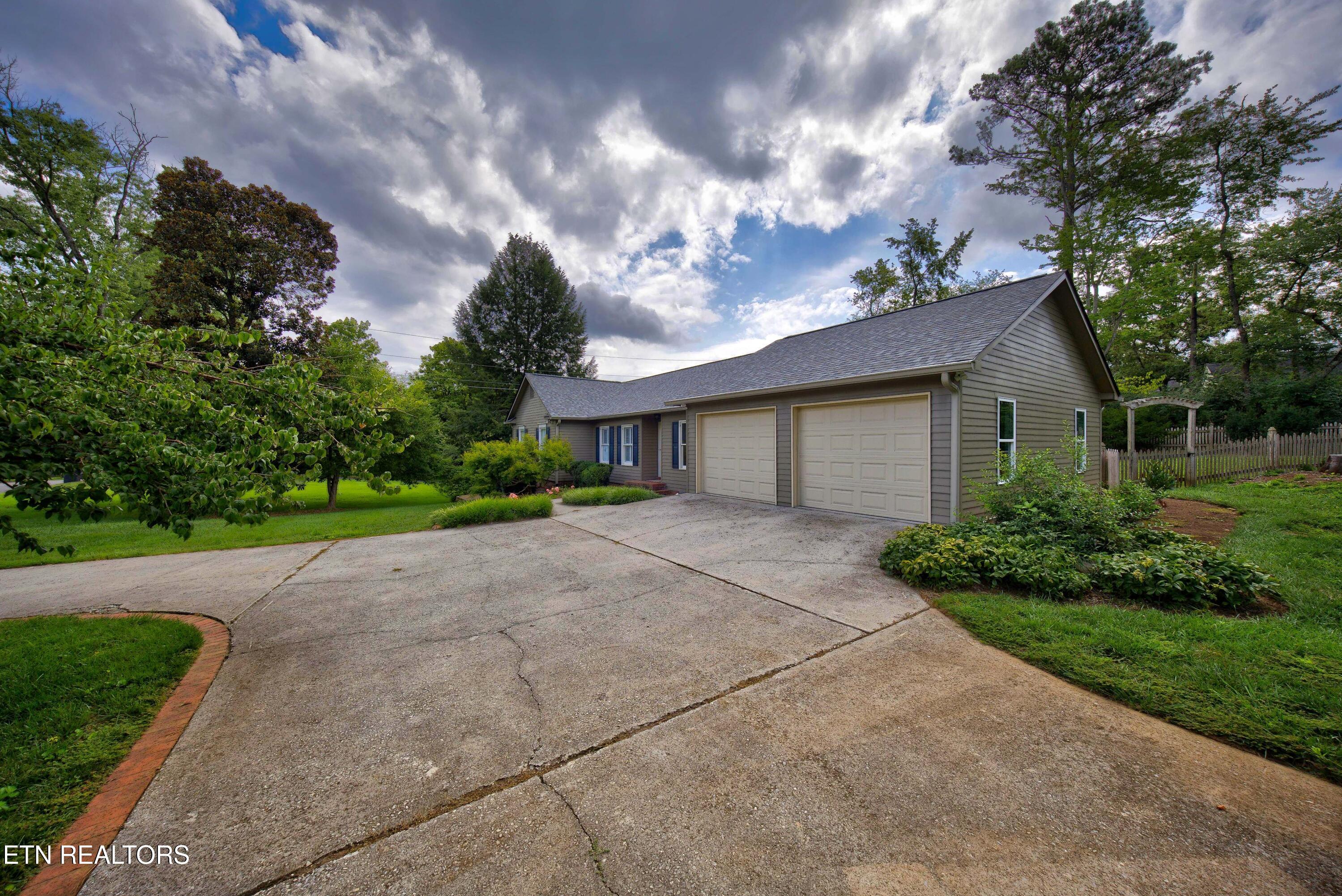 6812 Glenbrook Drive