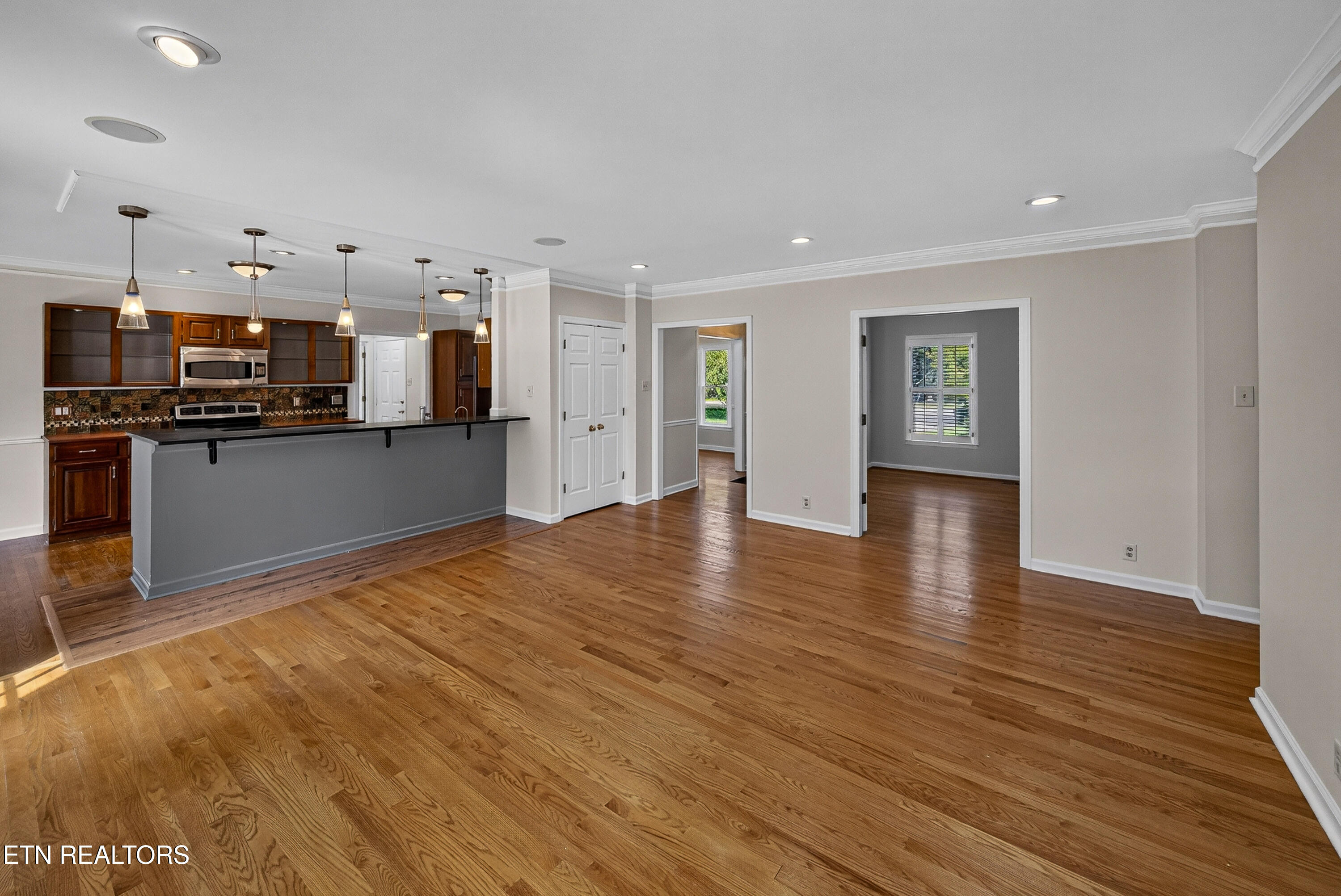 6812 Glenbrook Drive