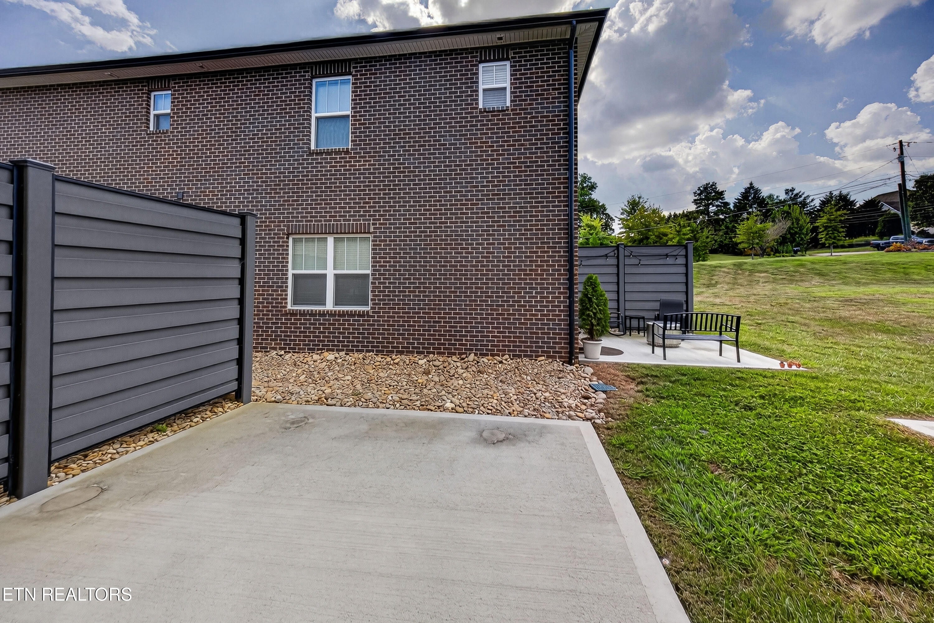 7219 Sassafras Way