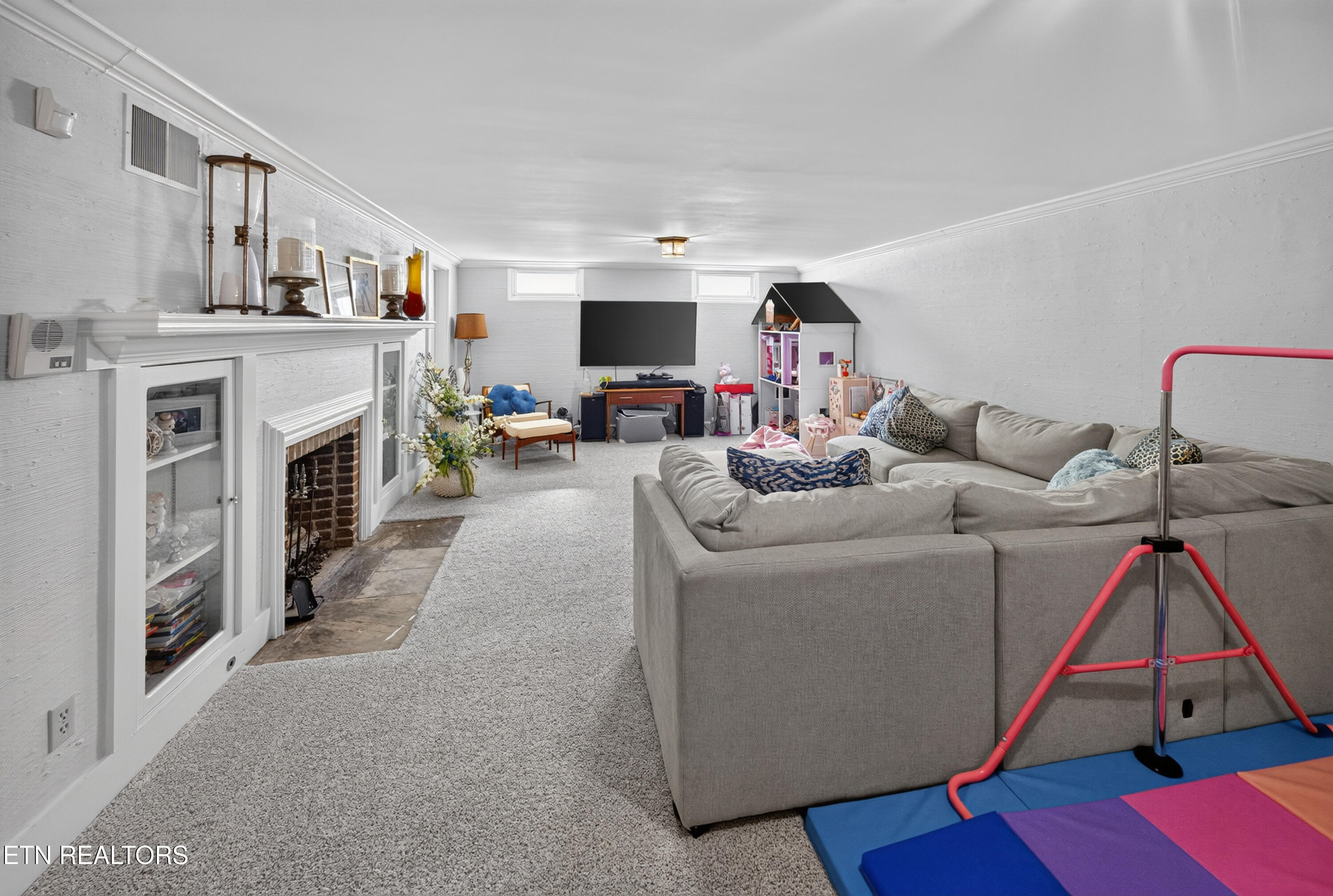 4265 Holloway Drive