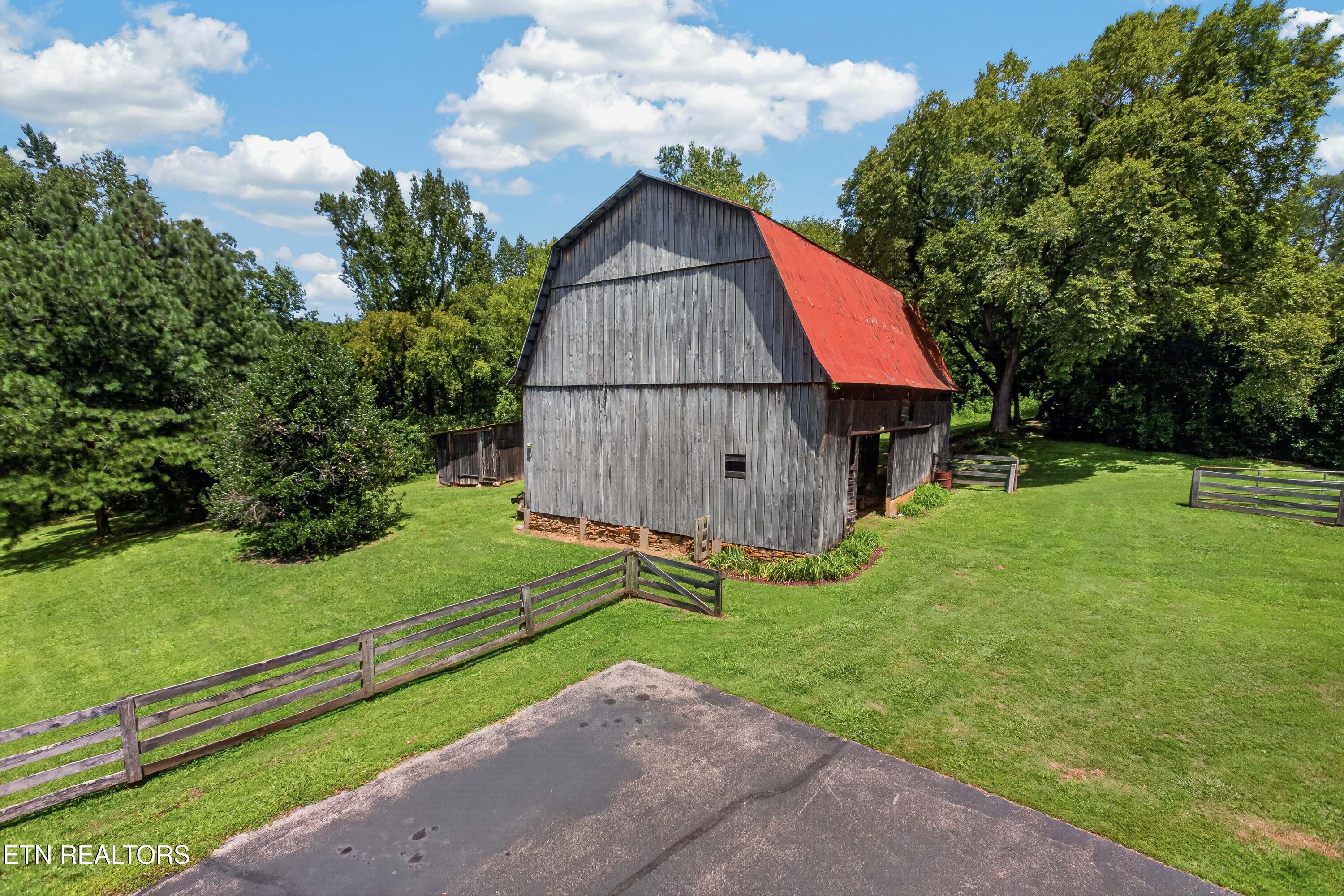 3790 Hollybrook Rd
