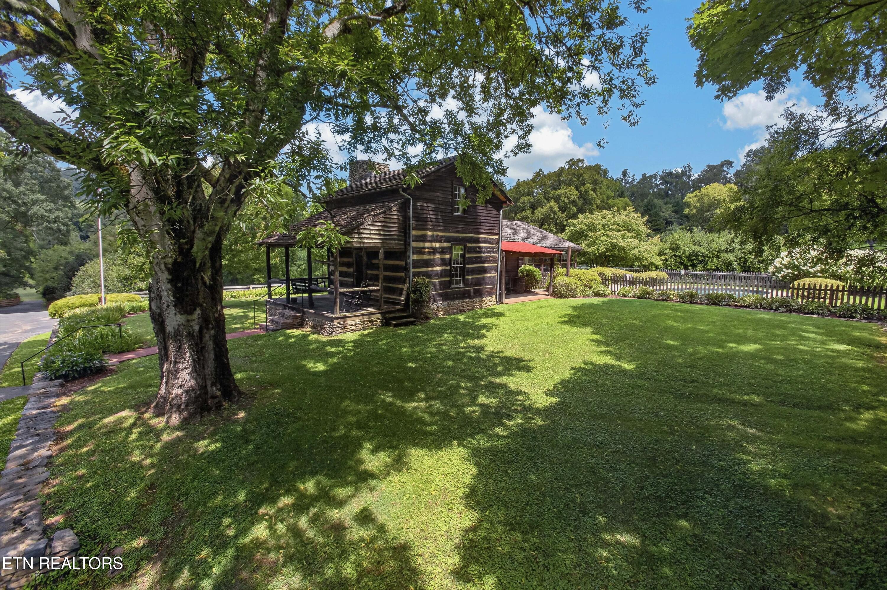 3790 Hollybrook Rd