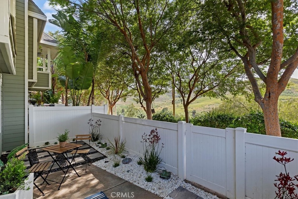 22135 Caminito Laureles 110