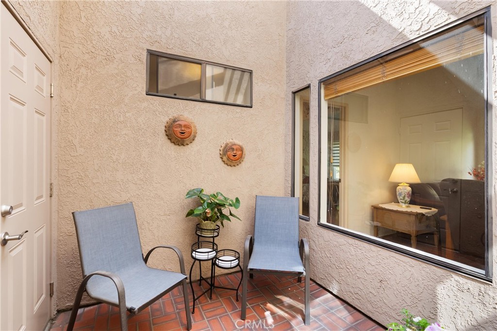 28037 Via Tirso