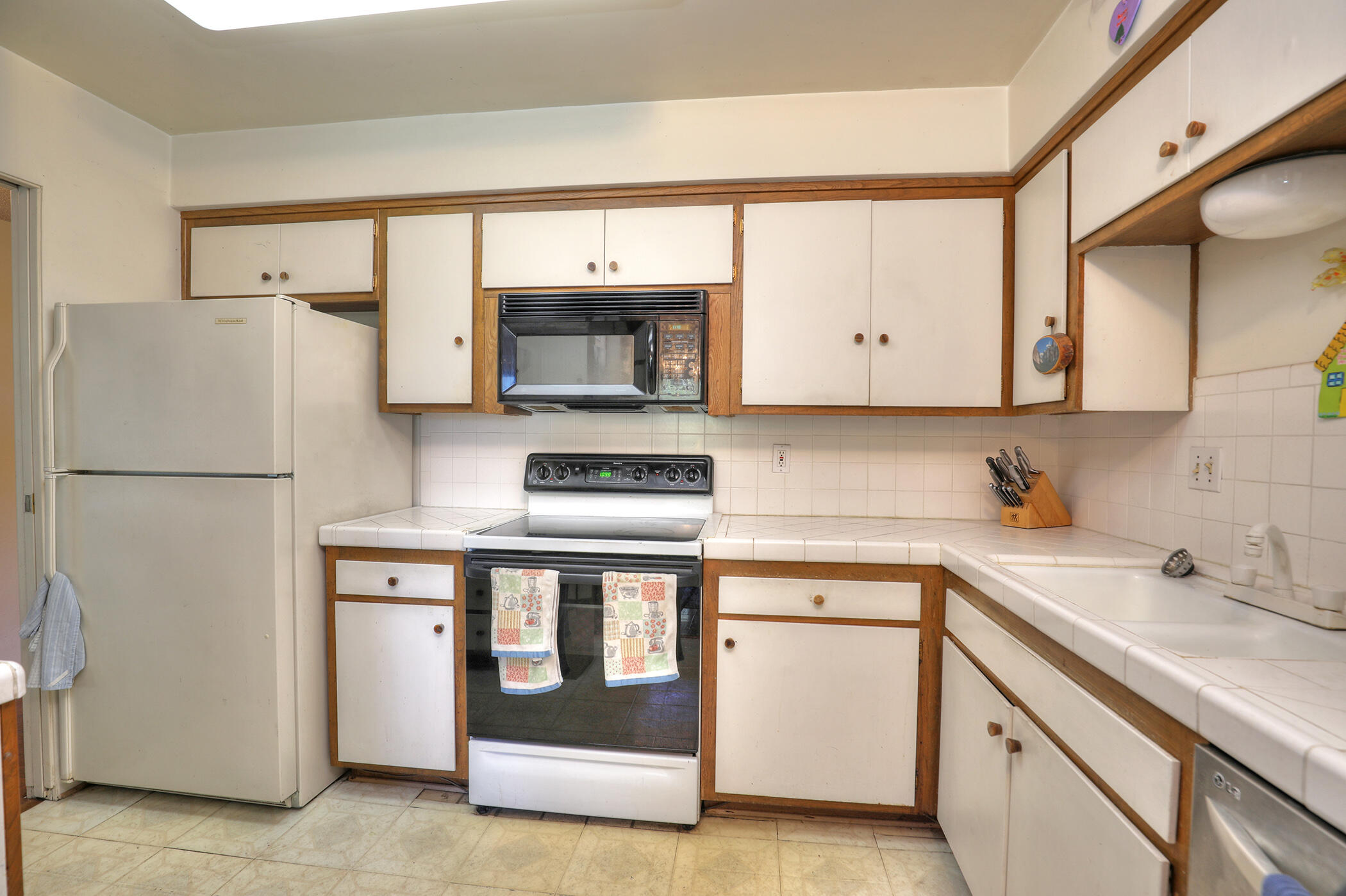 2727 Miradero Drive, 204