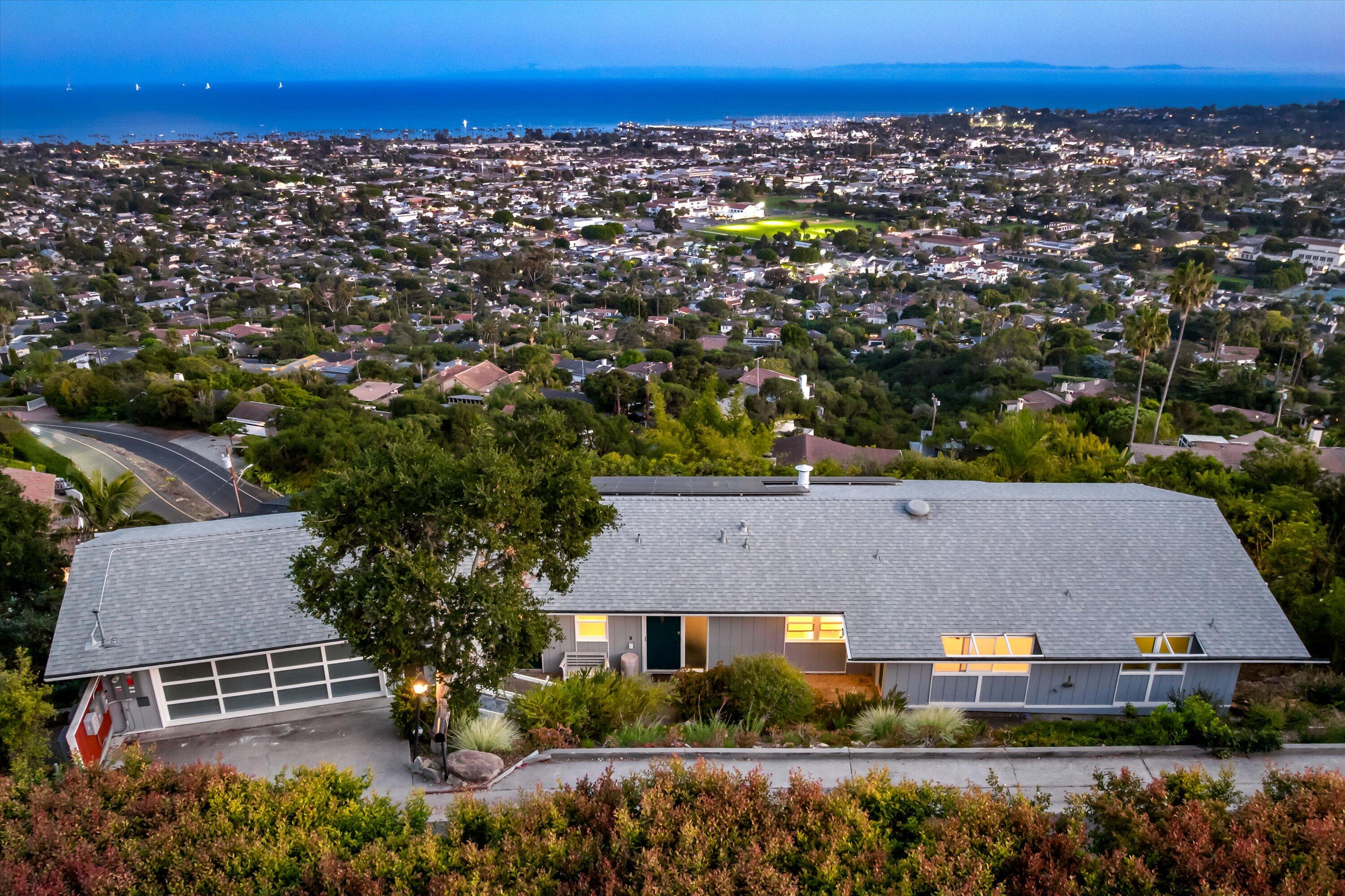 1055 Roble Lane