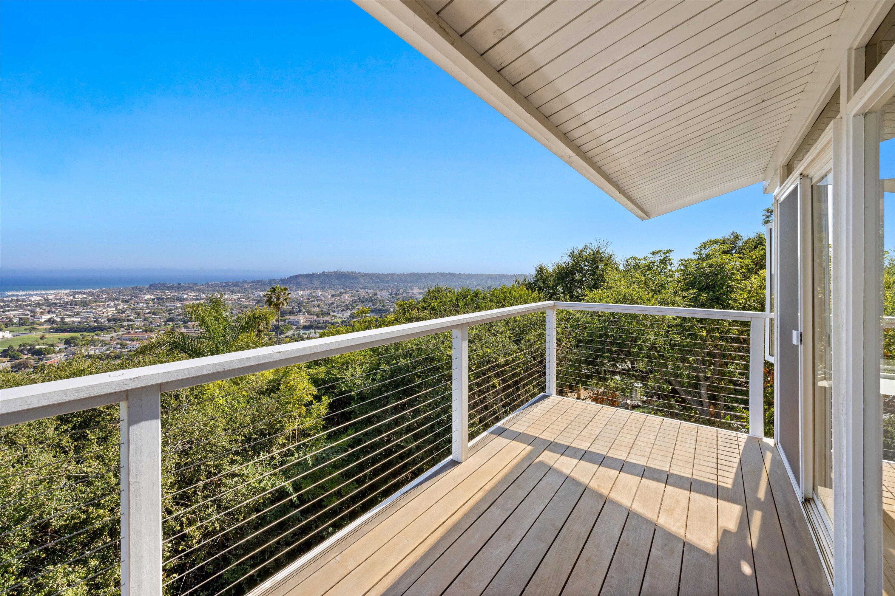 1055 Roble Lane