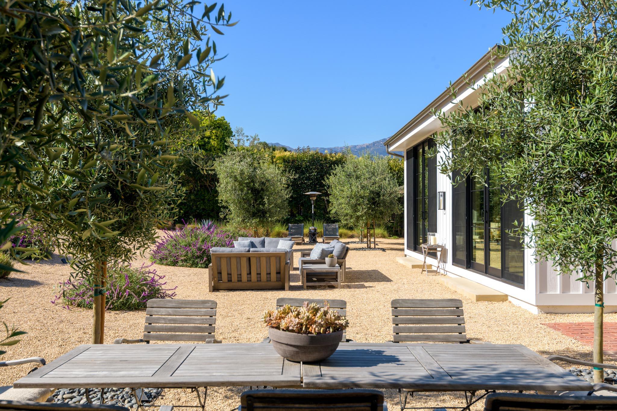939 Las Palmas Drive
