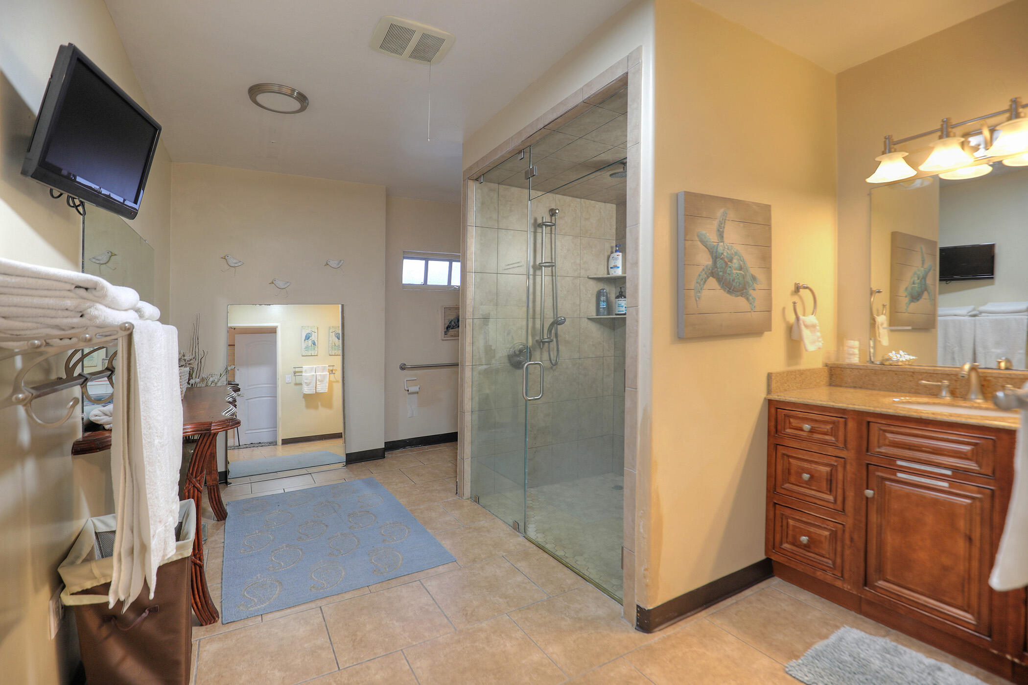 11 W Arrellaga Street B