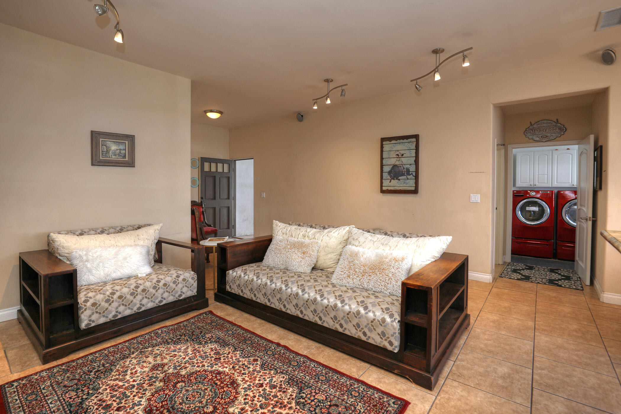 11 W Arrellaga Street B