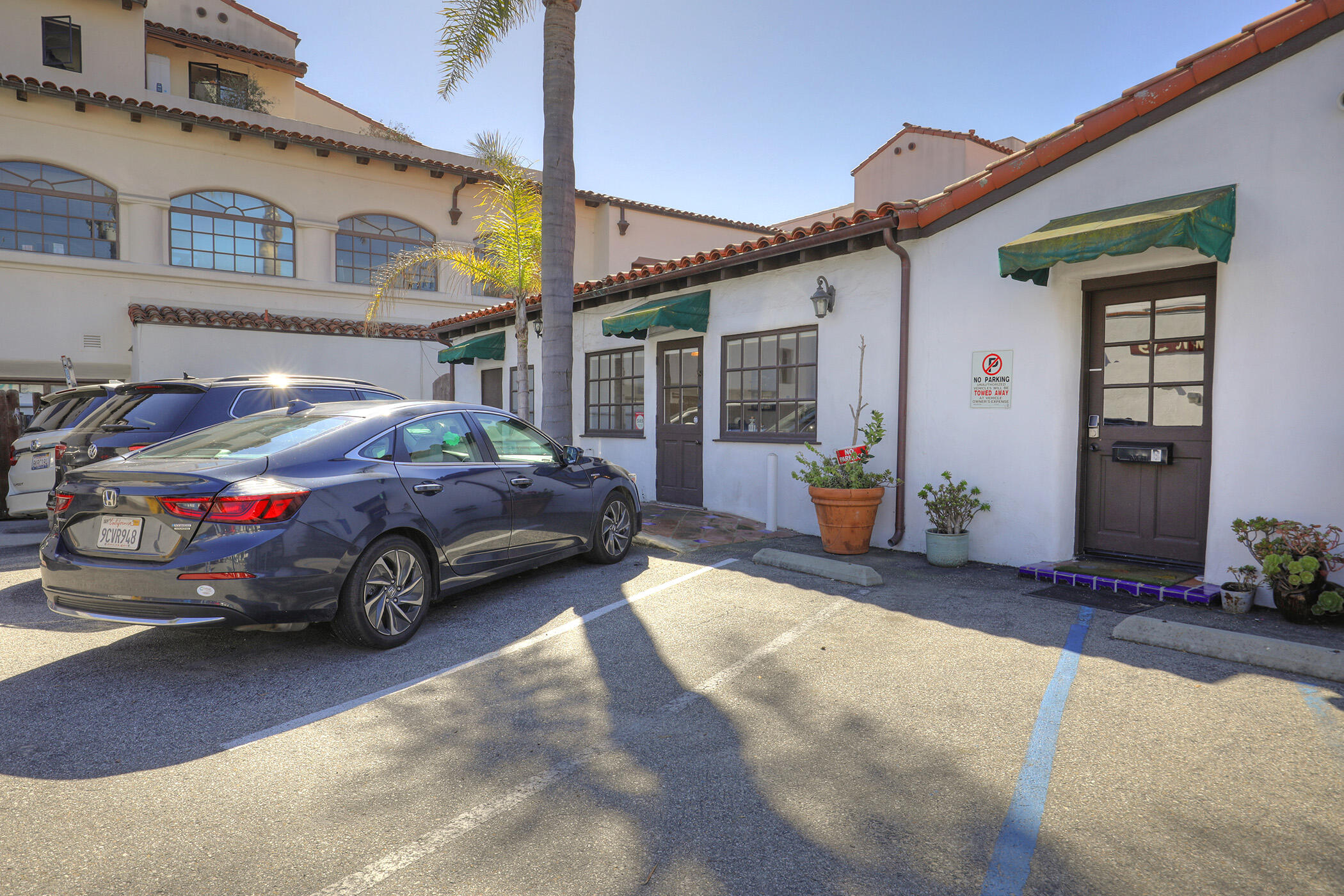 11 W Arrellaga Street B