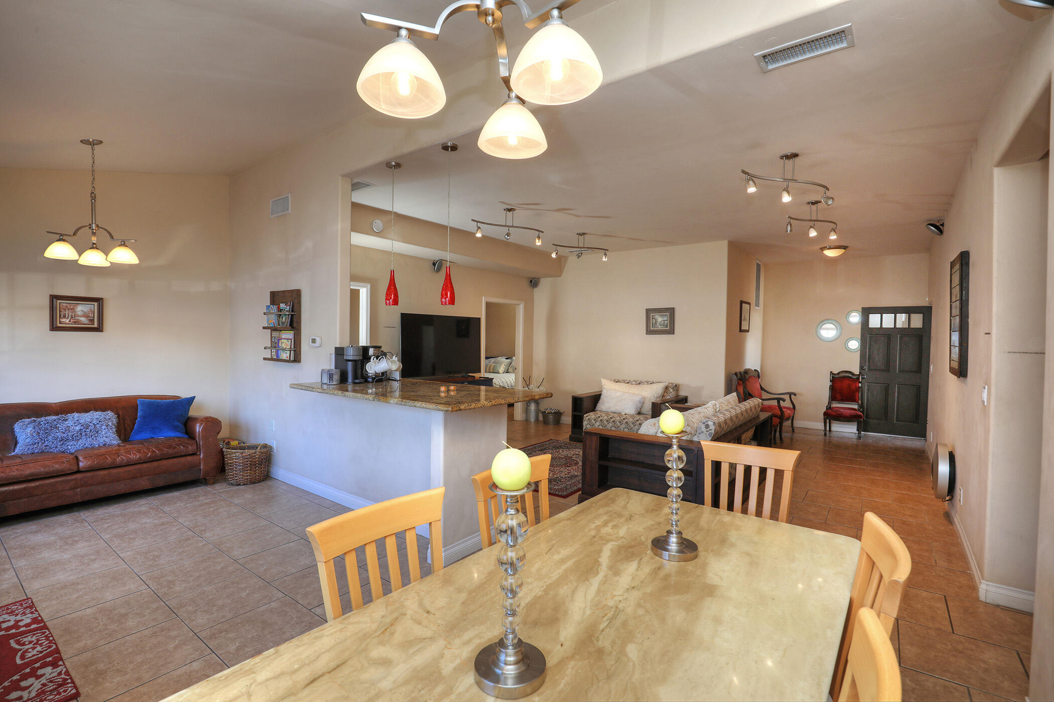 11 W Arrellaga Street B