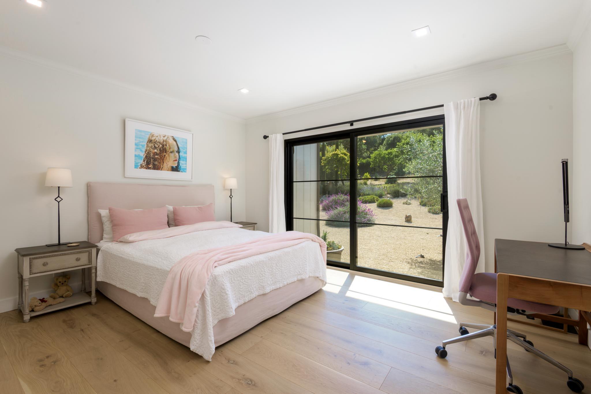 939 Las Palmas Drive