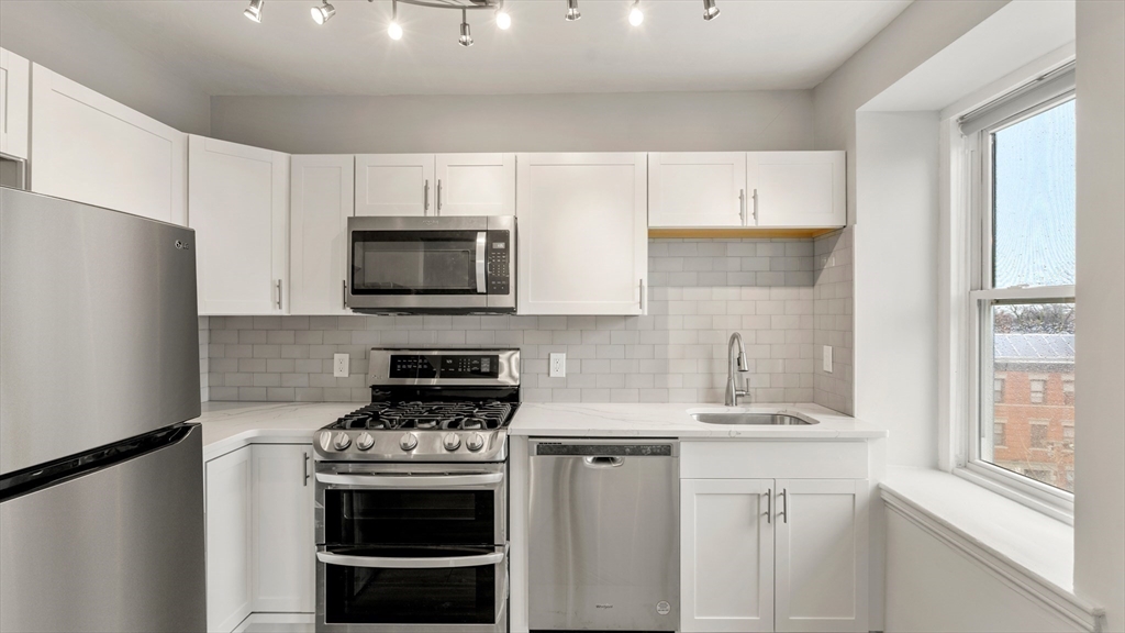 7 Everett Ave # 3
