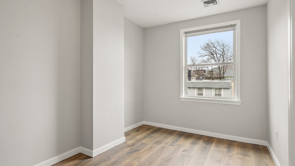 7 Everett Ave # 3
