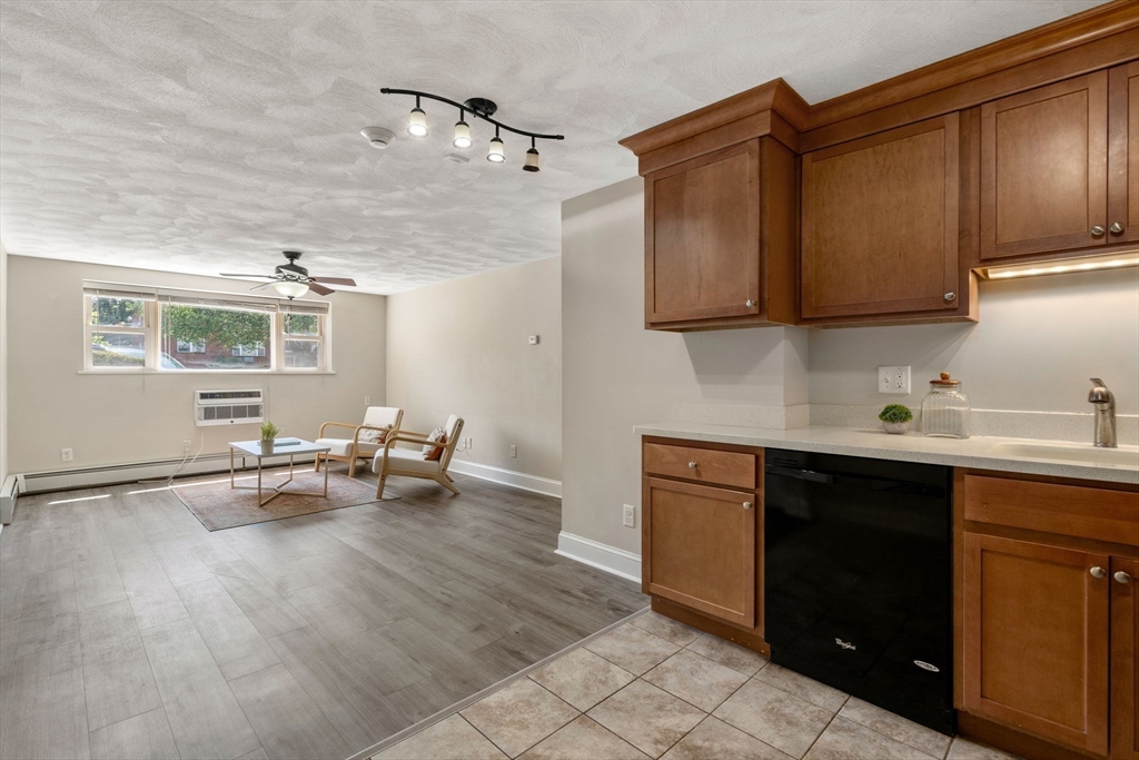 1105 Lexington Street # 1 Unit: 4-1