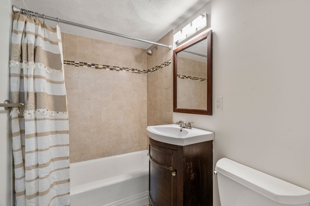 1105 Lexington Street # 1 Unit: 4-1