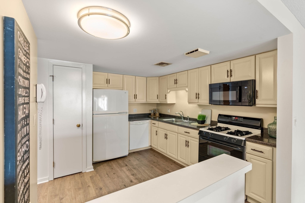 124 Place Ln # 124