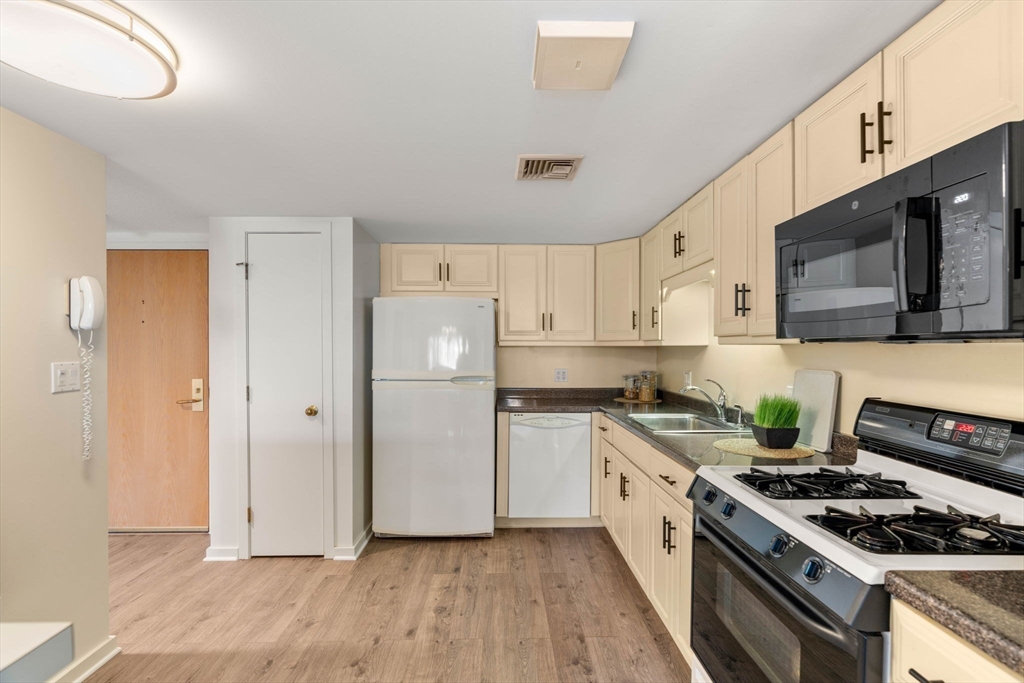 124 Place Ln # 124