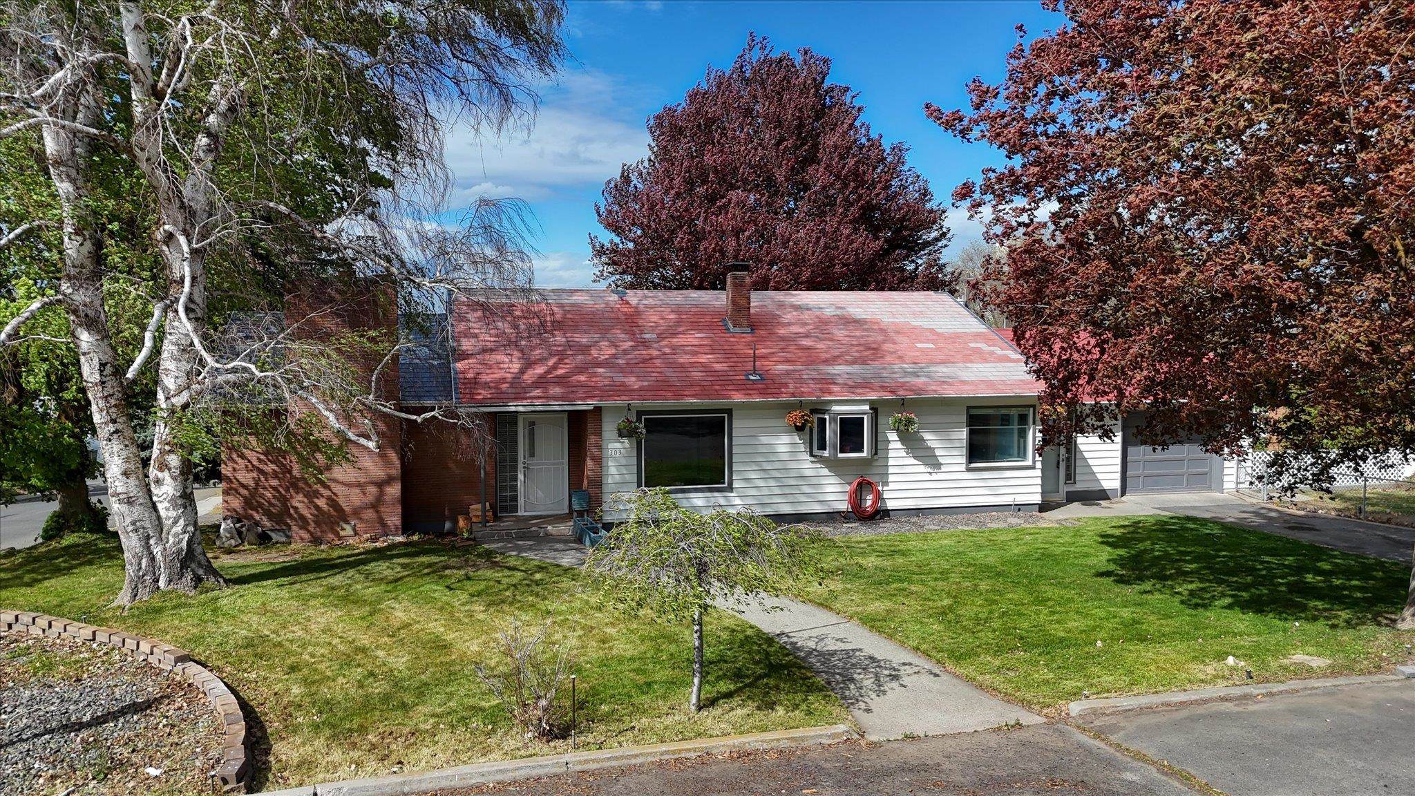 303 SE Pope St