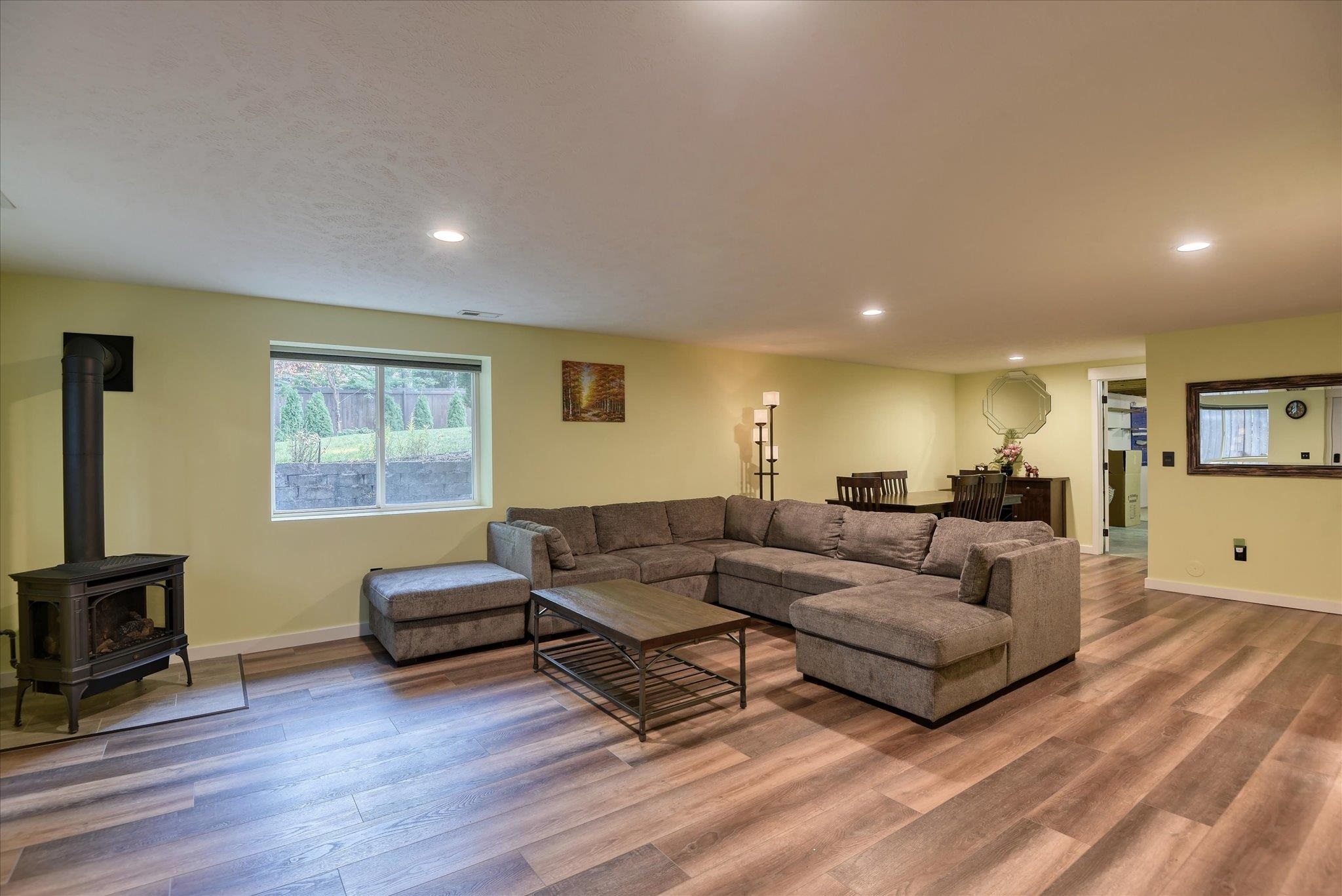 1622 E 53rd Ave