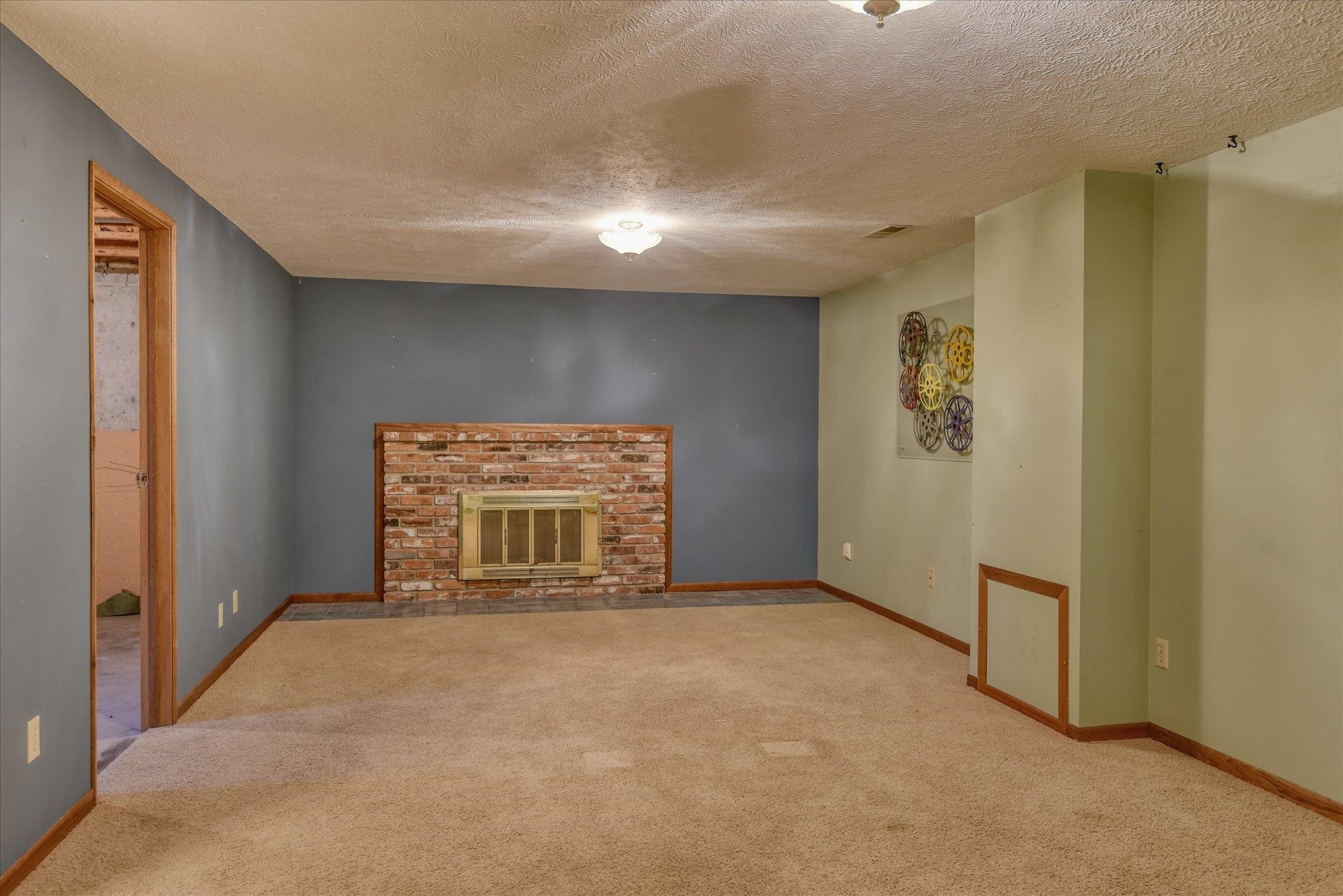 2124 E 62nd Ave