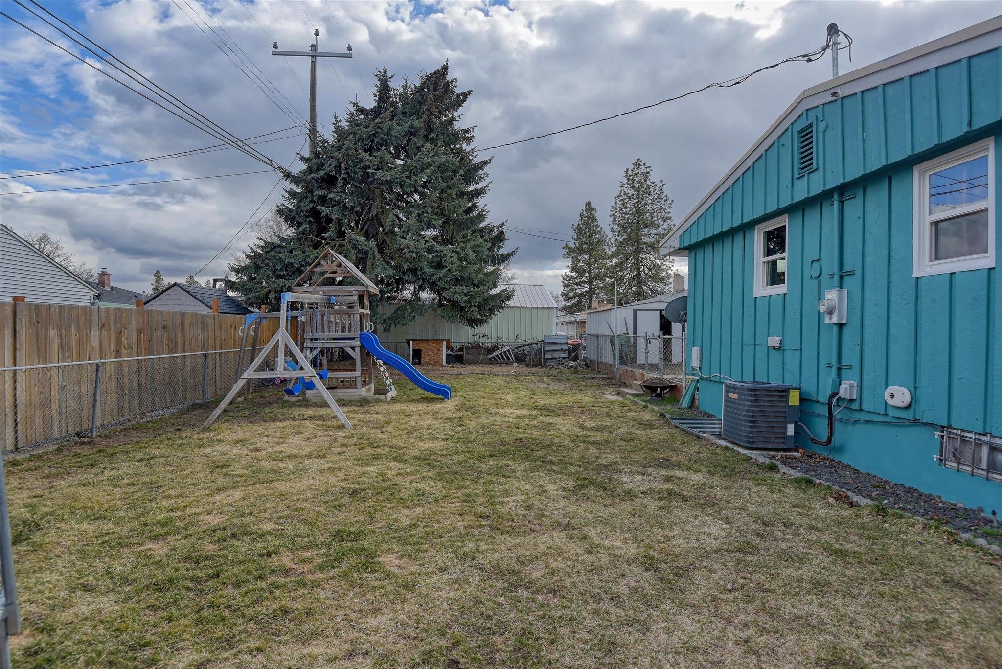5728 N Ash St