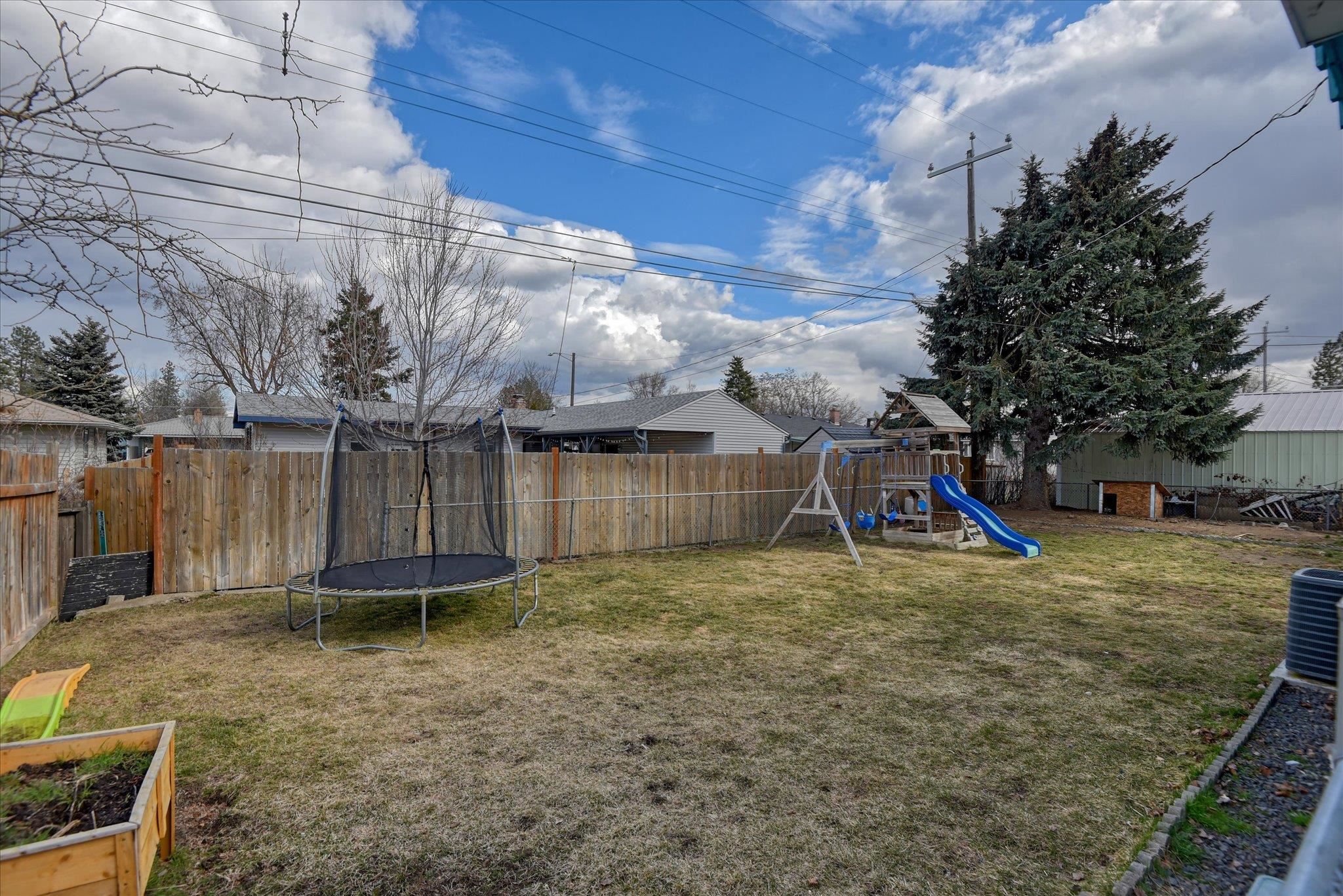 5728 N Ash St