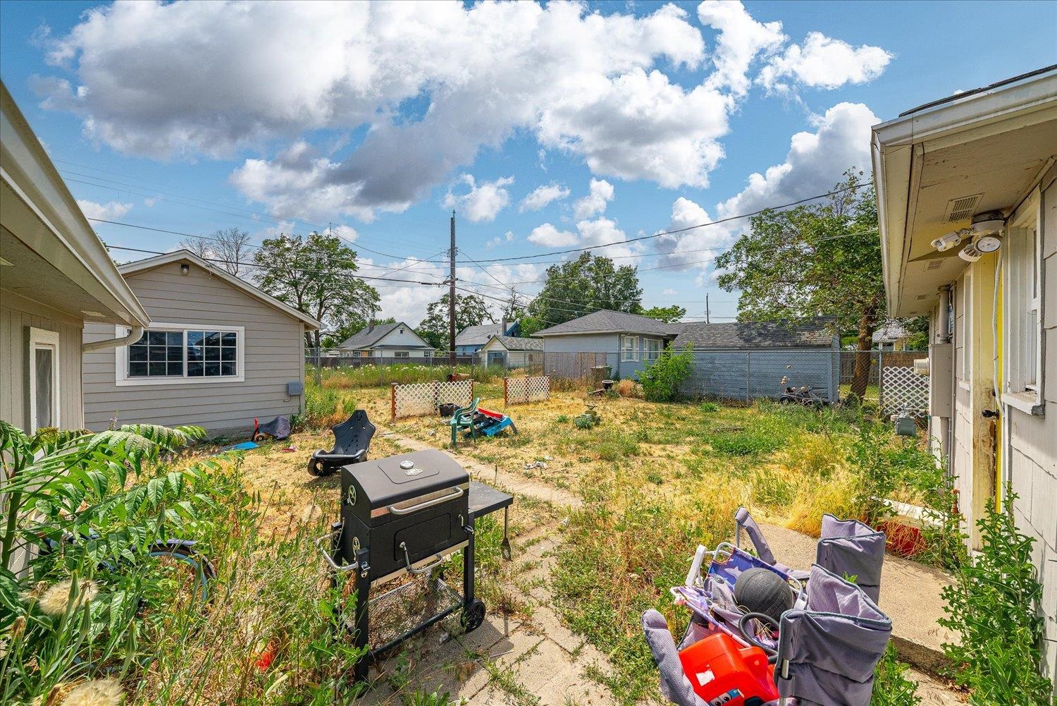 2324 E Rowan Ave