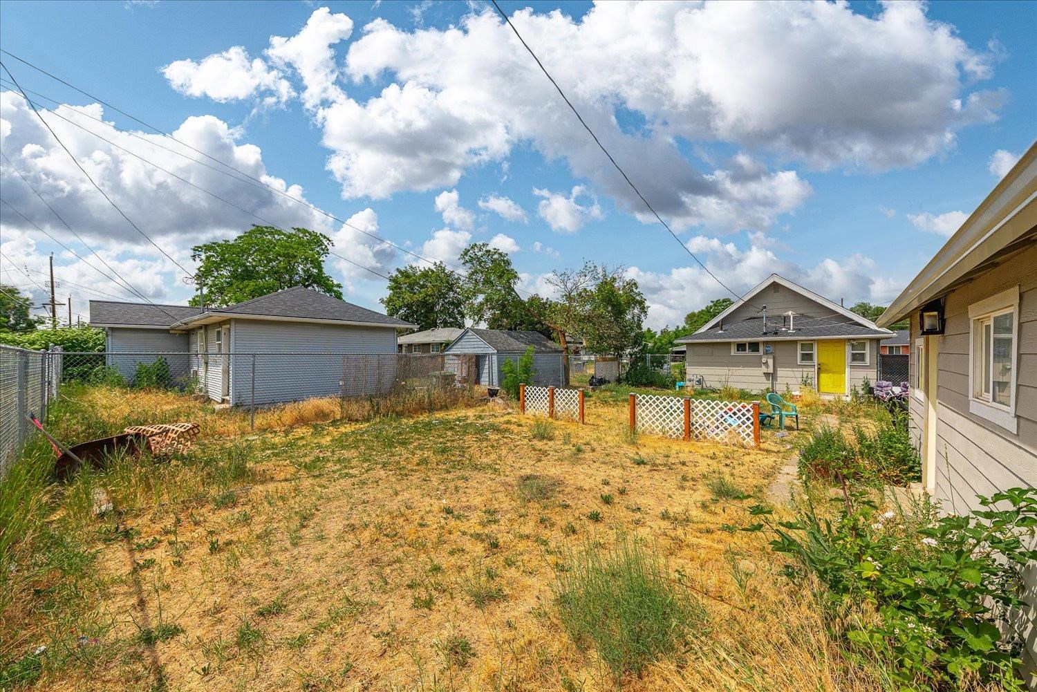 2324 E Rowan Ave
