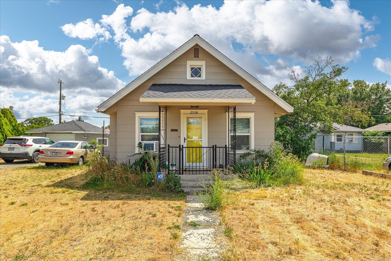 2324 E Rowan Ave