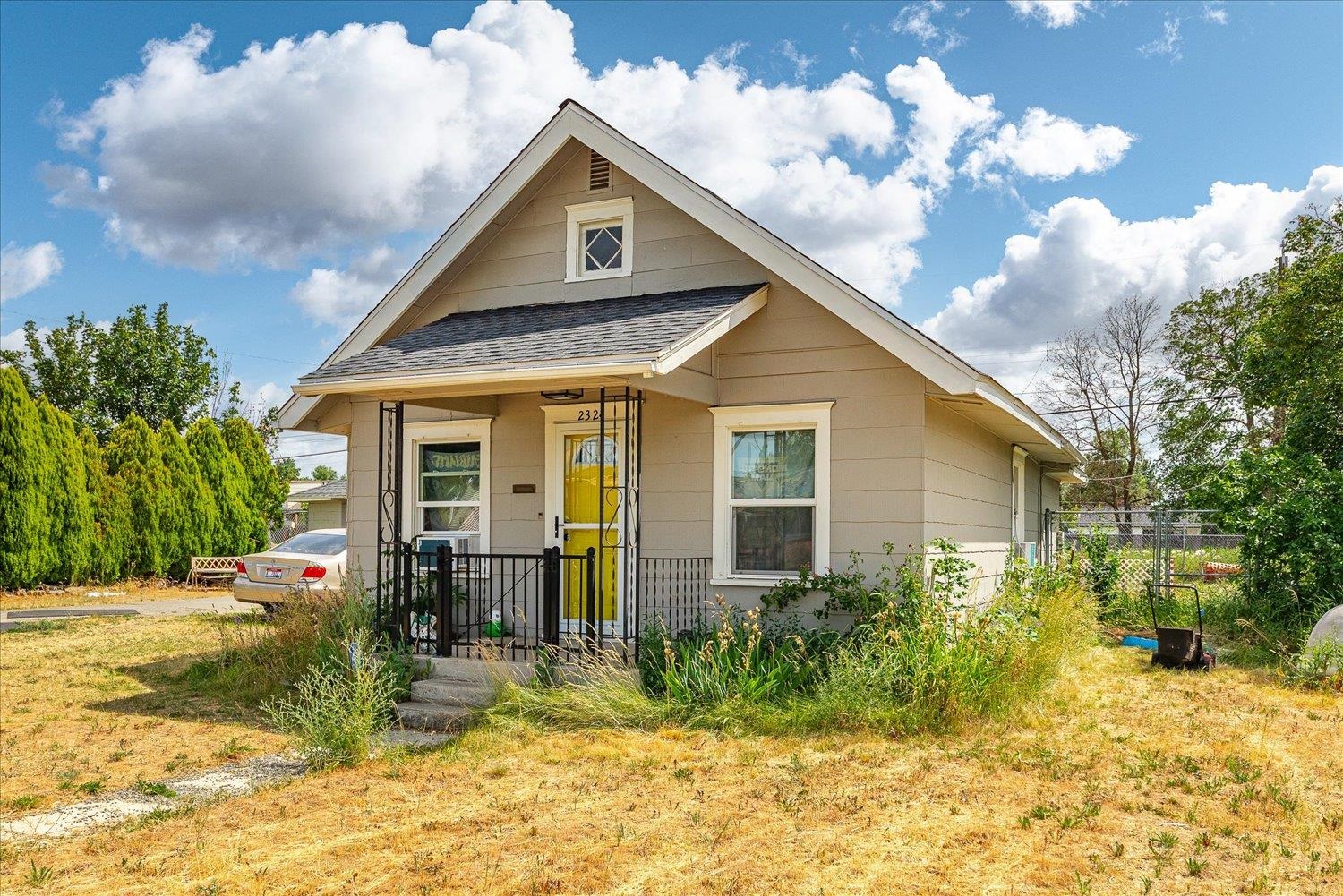 2324 E Rowan Ave