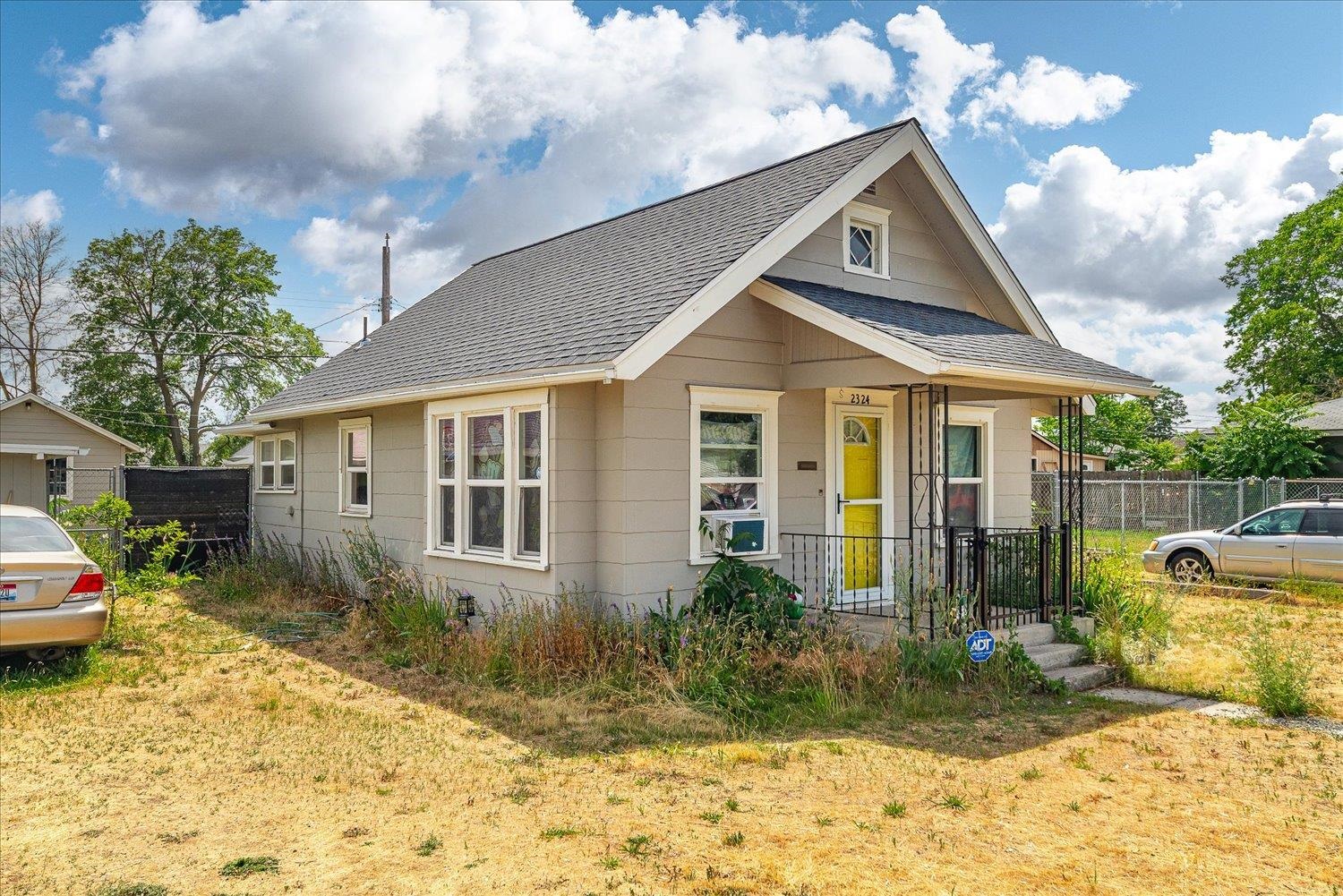 2324 E Rowan Ave