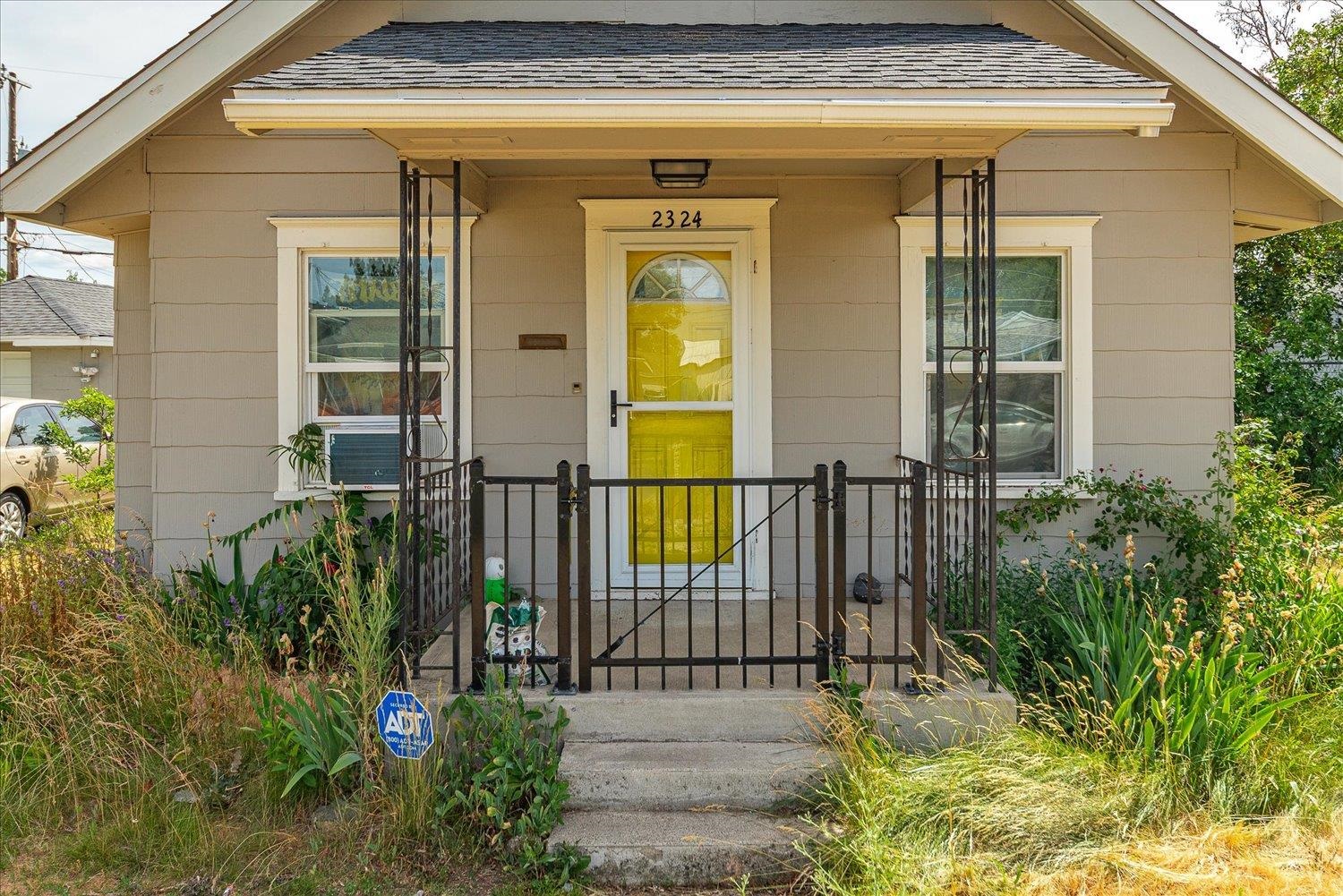 2324 E Rowan Ave