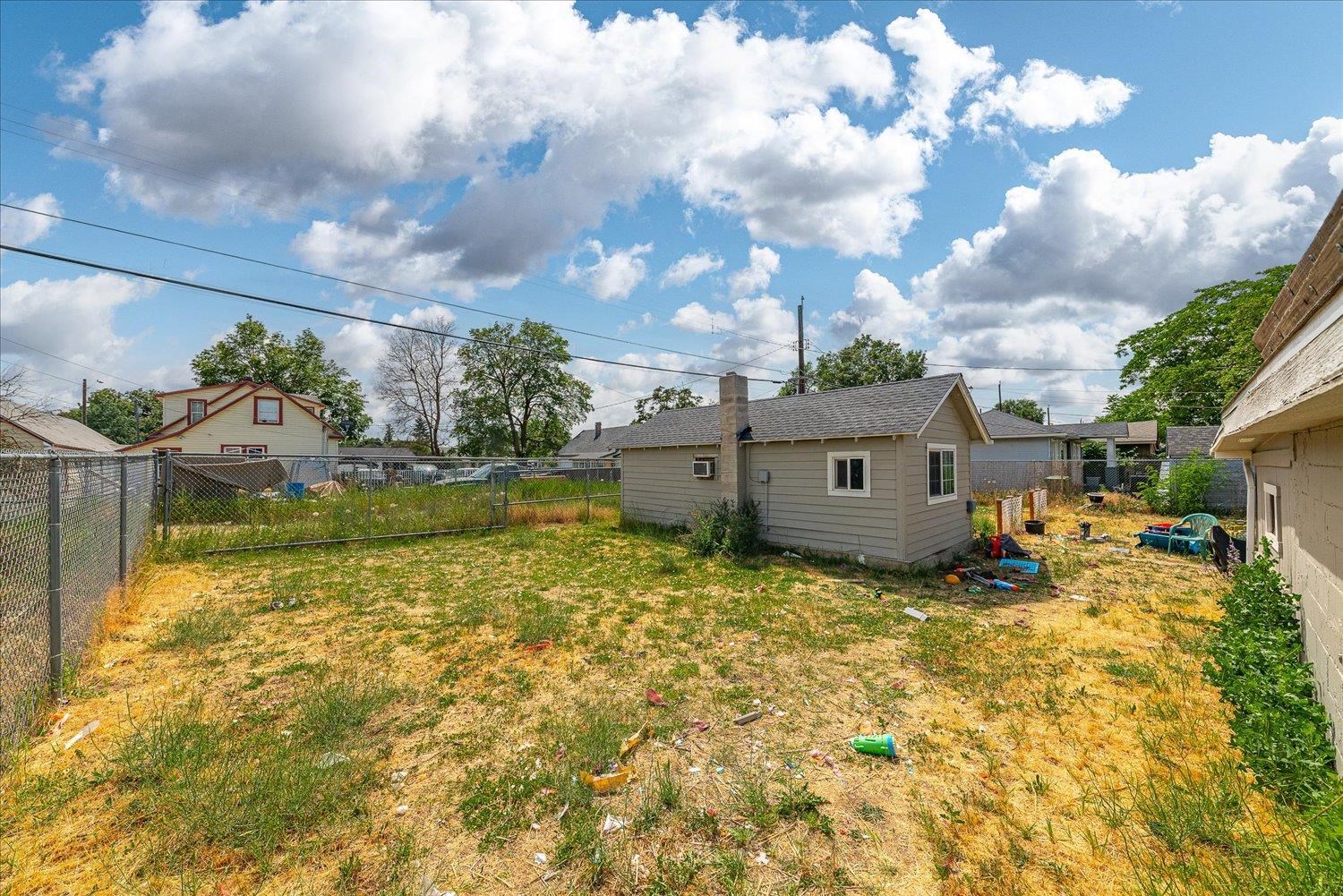 2324 E Rowan Ave