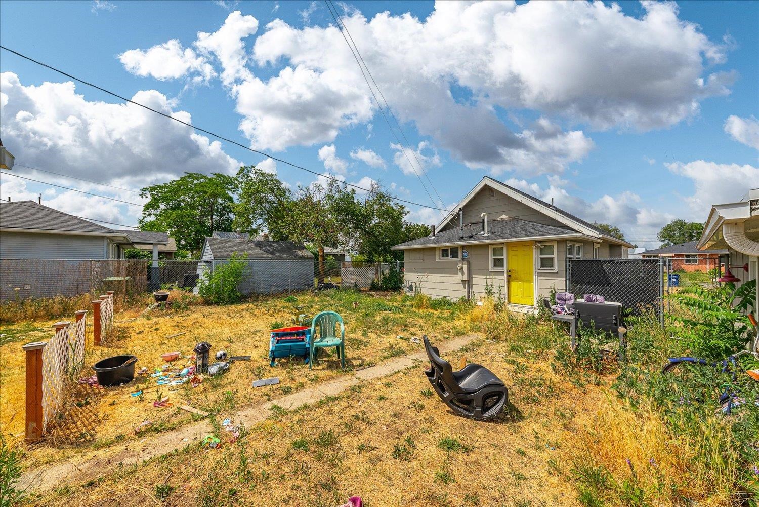 2324 E Rowan Ave