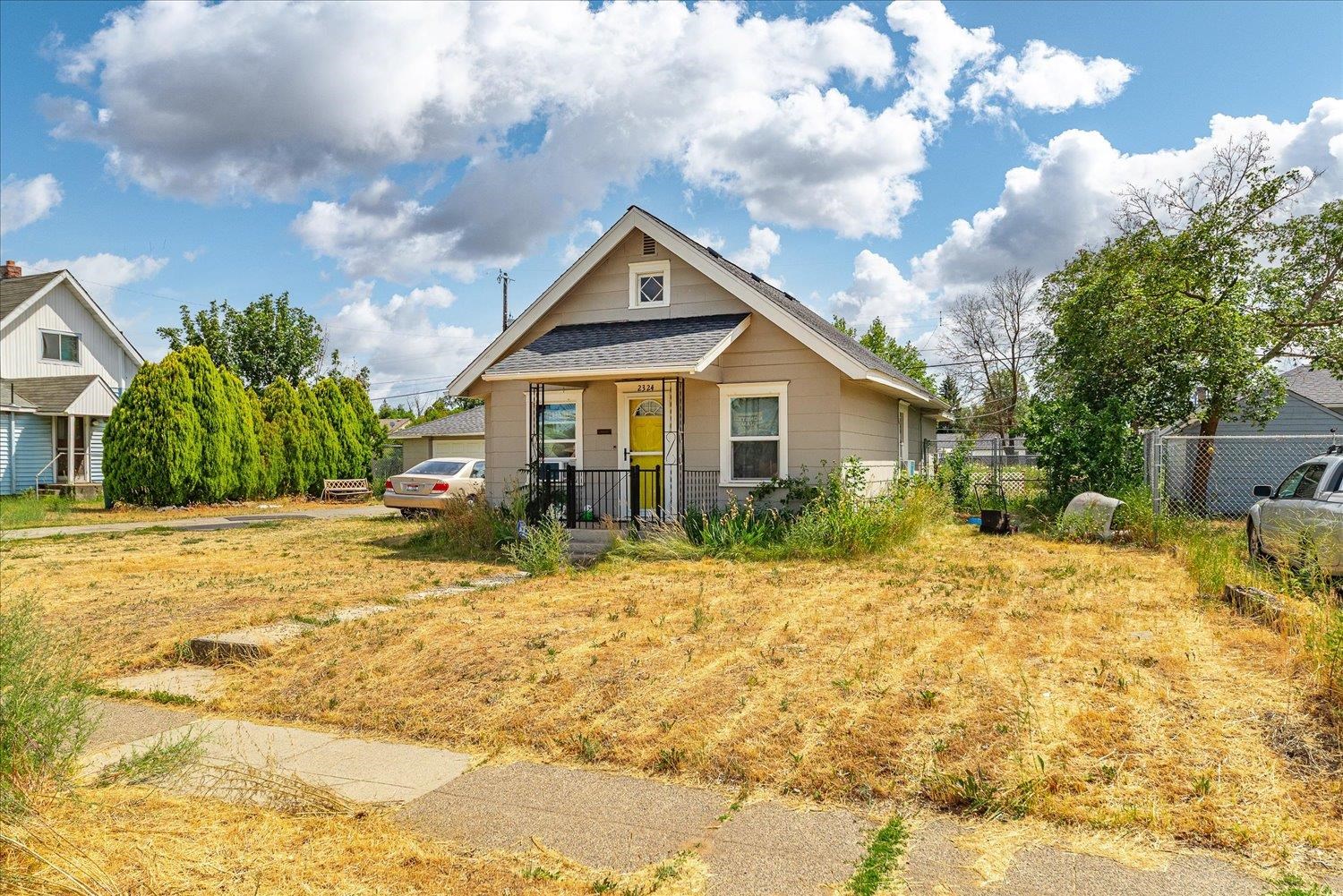 2324 E Rowan Ave