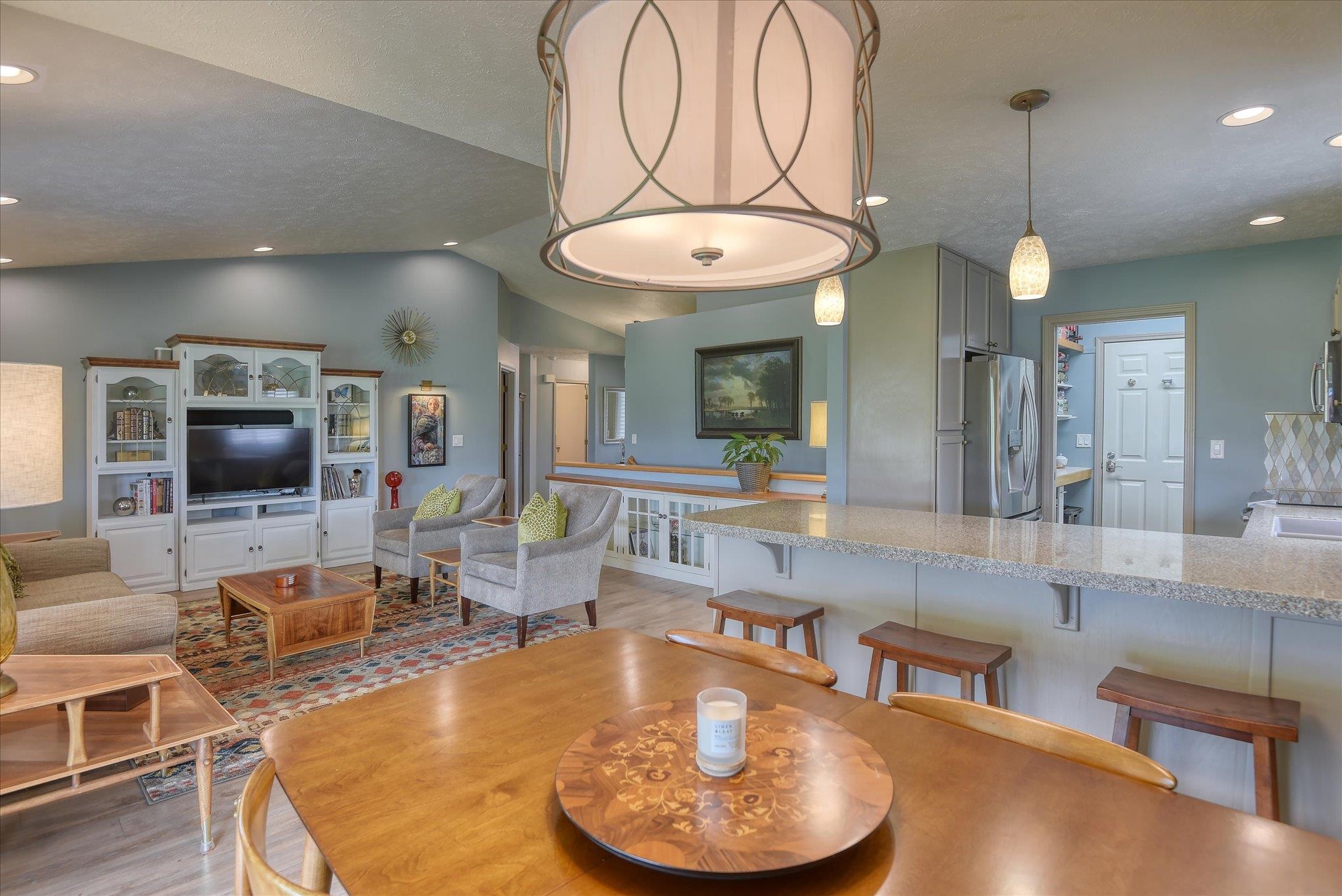 311 S Calvin Ln
