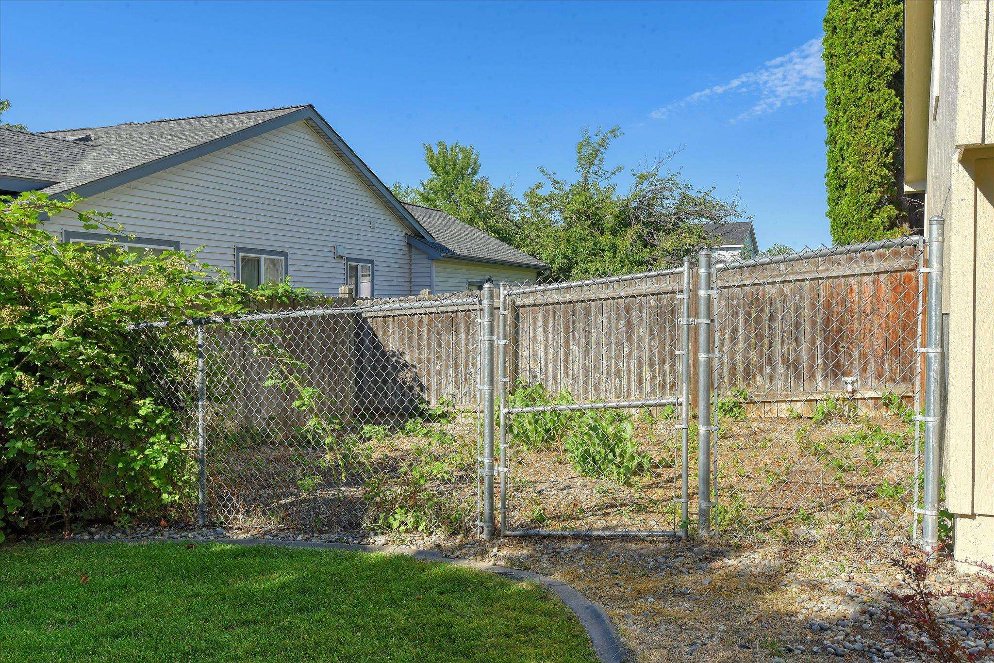 1021 N Drury Ct