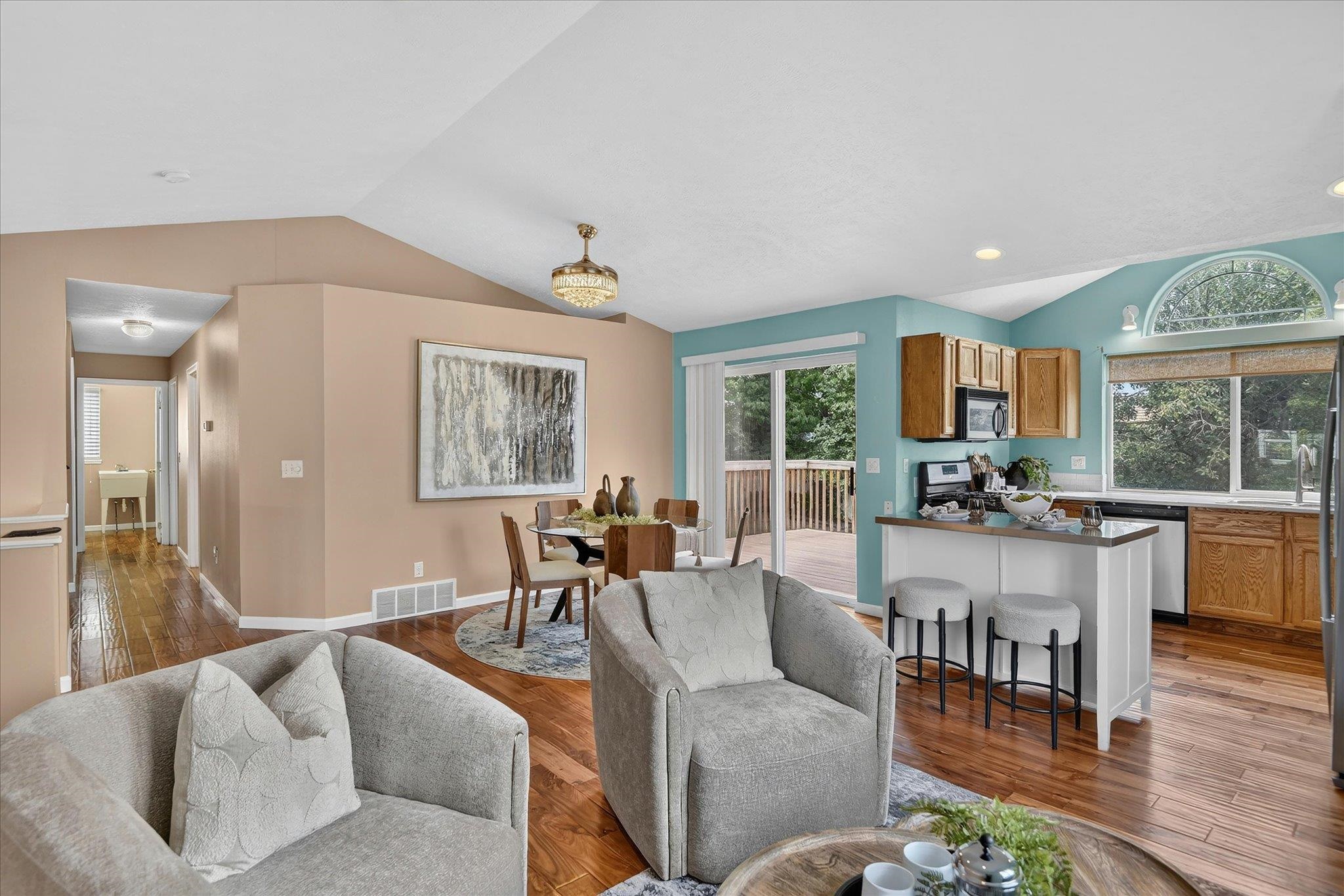 1021 N Drury Ct