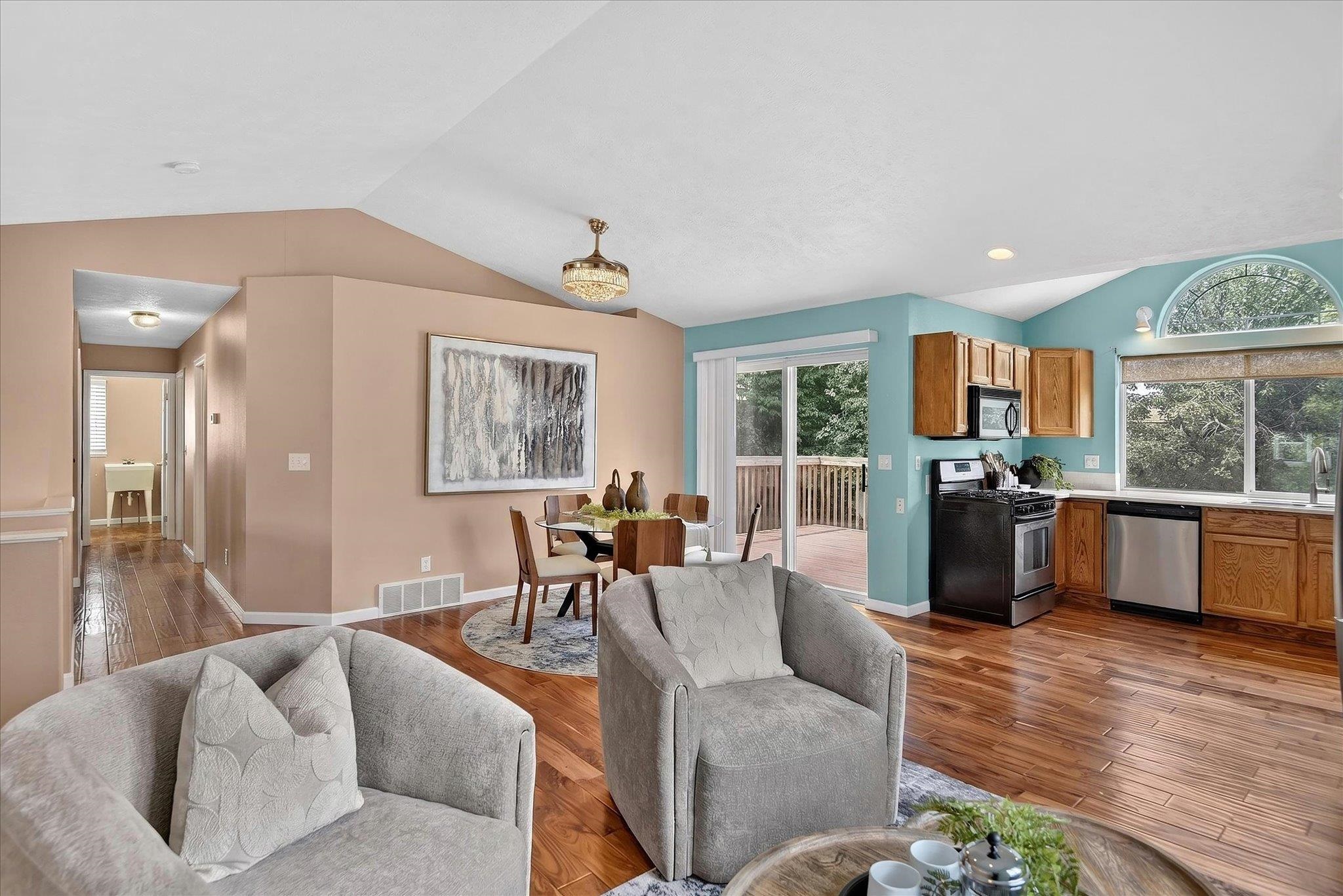 1021 N Drury Ct