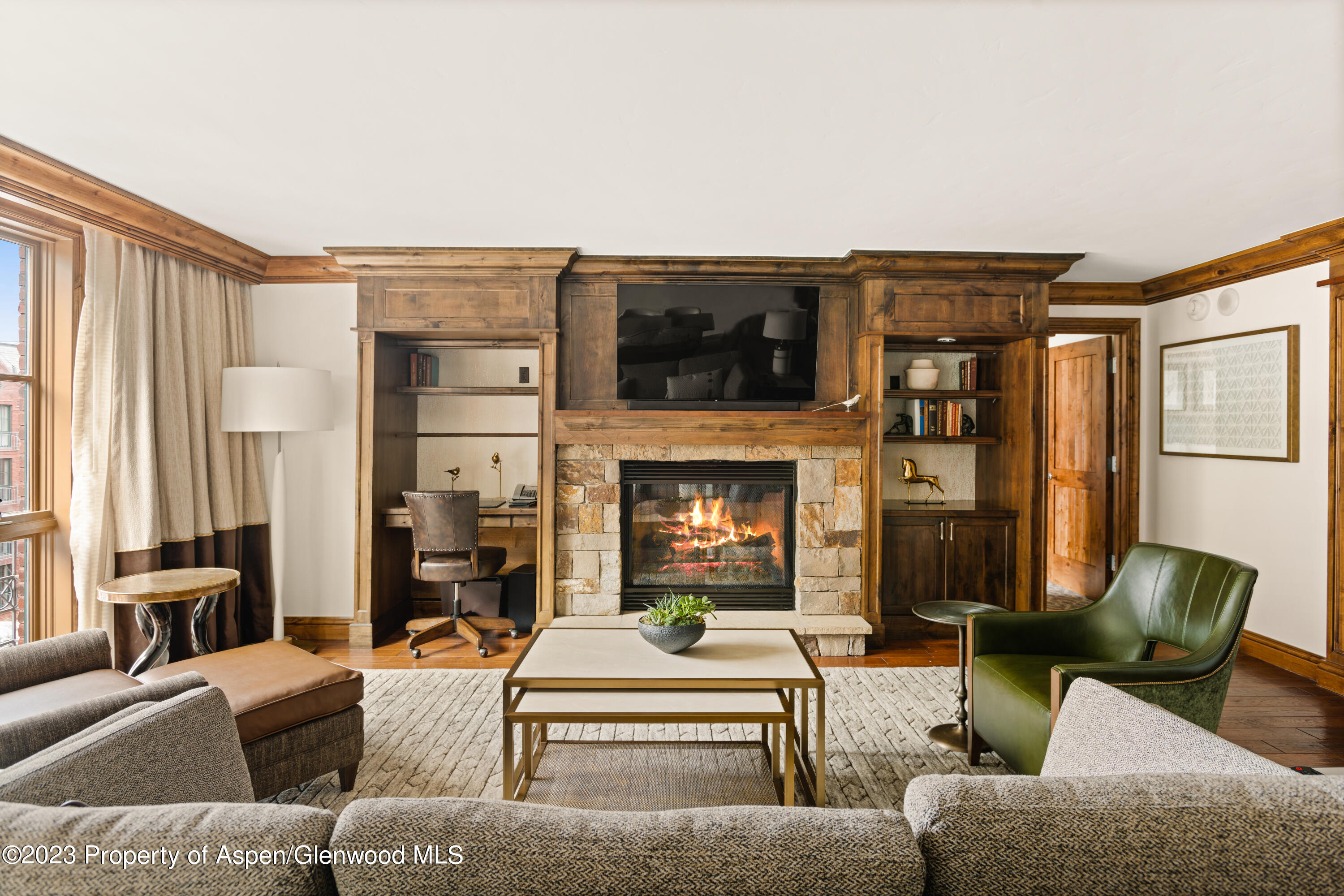315 E Dean Street, B62