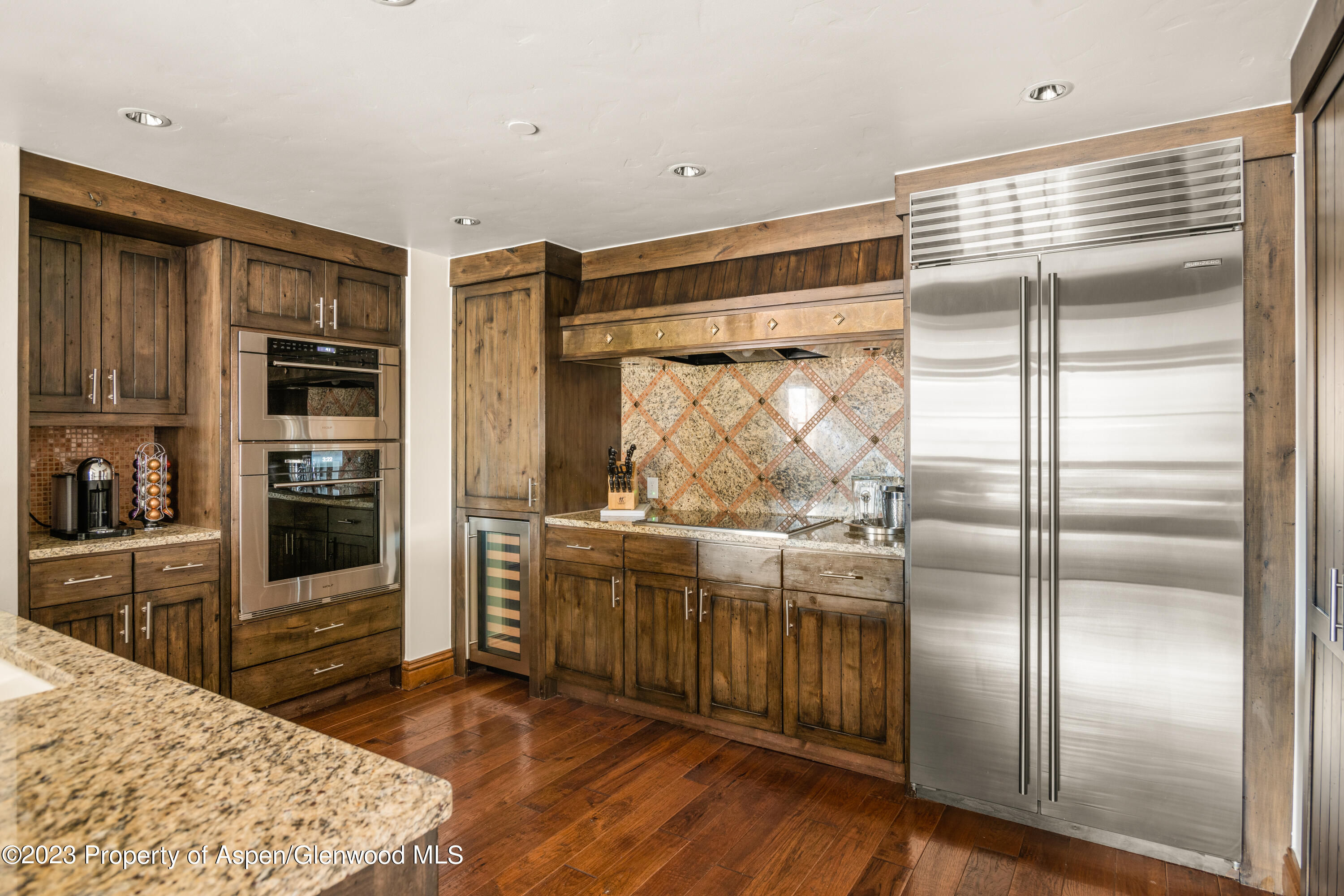 315 E Dean Street, B62