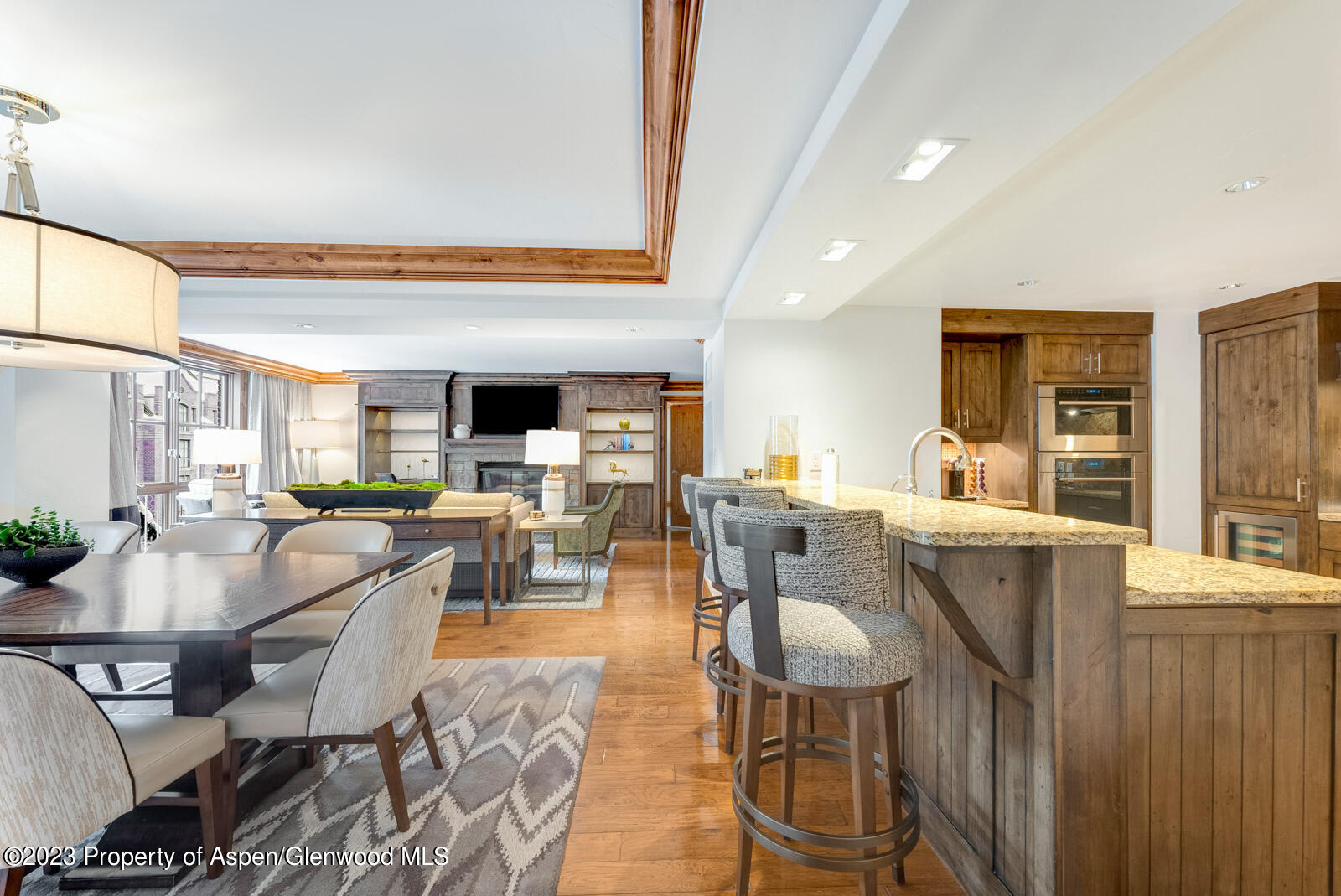 315 E Dean Street, B22/F2