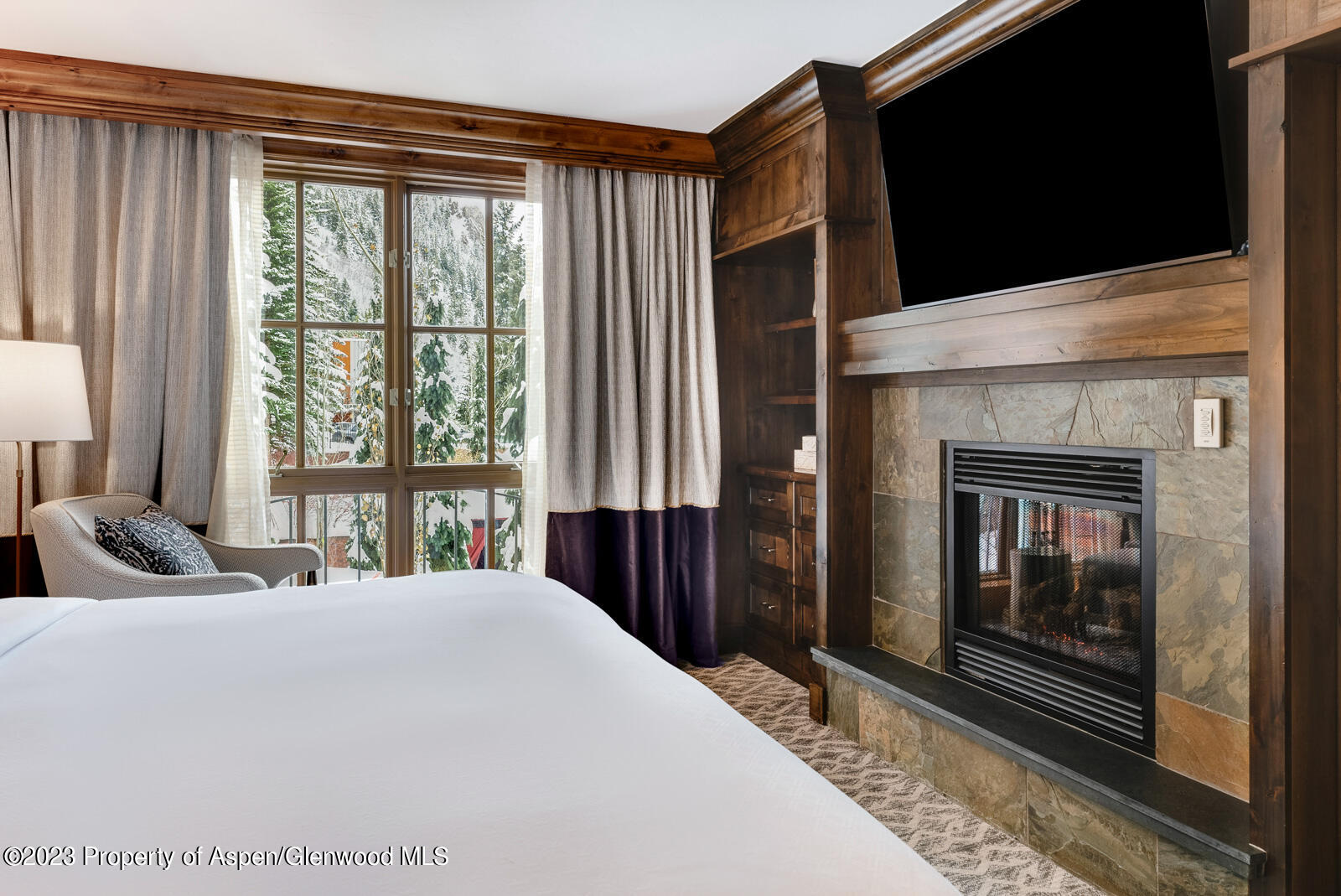 315 E Dean Street, B22/F2