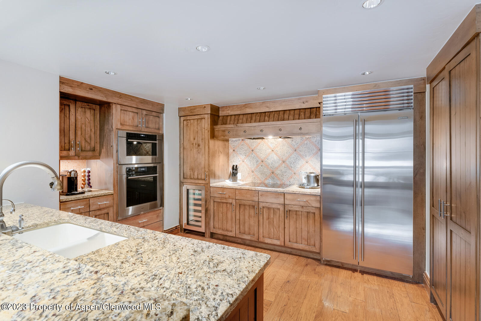 315 E Dean Street, B22/F2