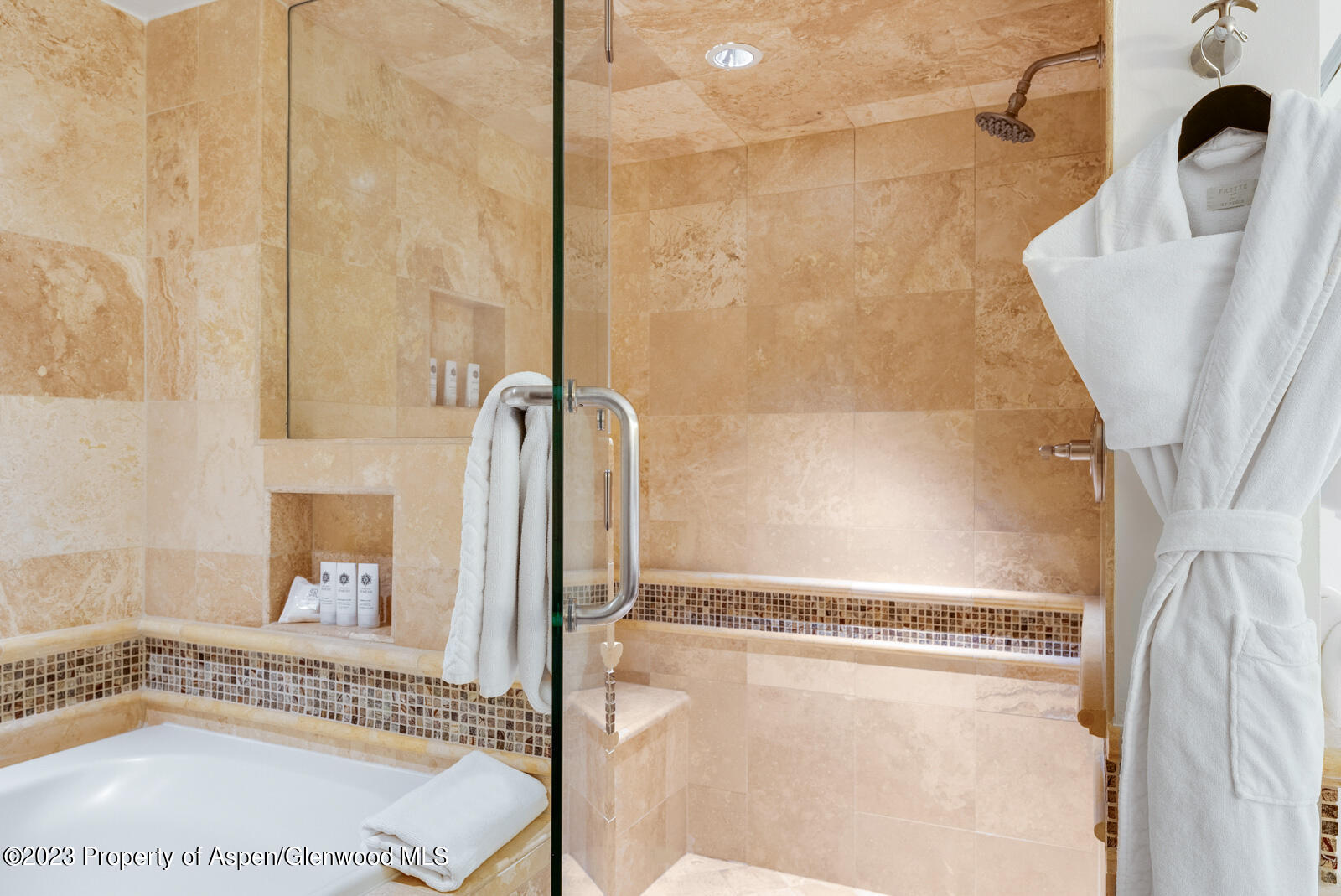 315 E Dean Street, B22/F2